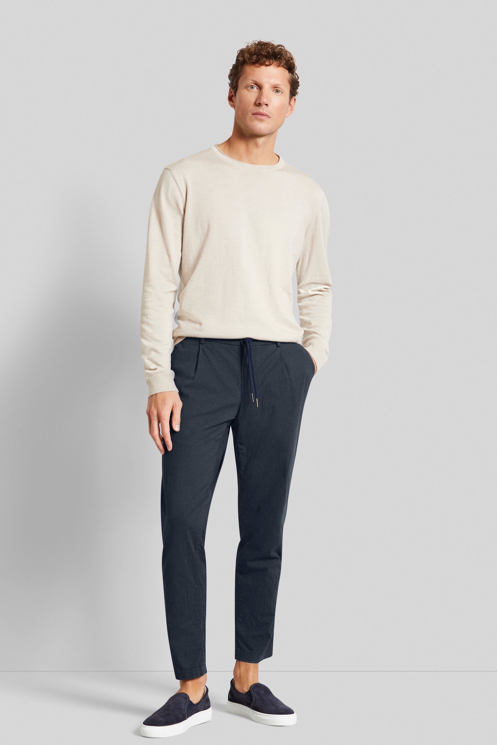 bugatti Bundfaltenhose, mit konischer Passform