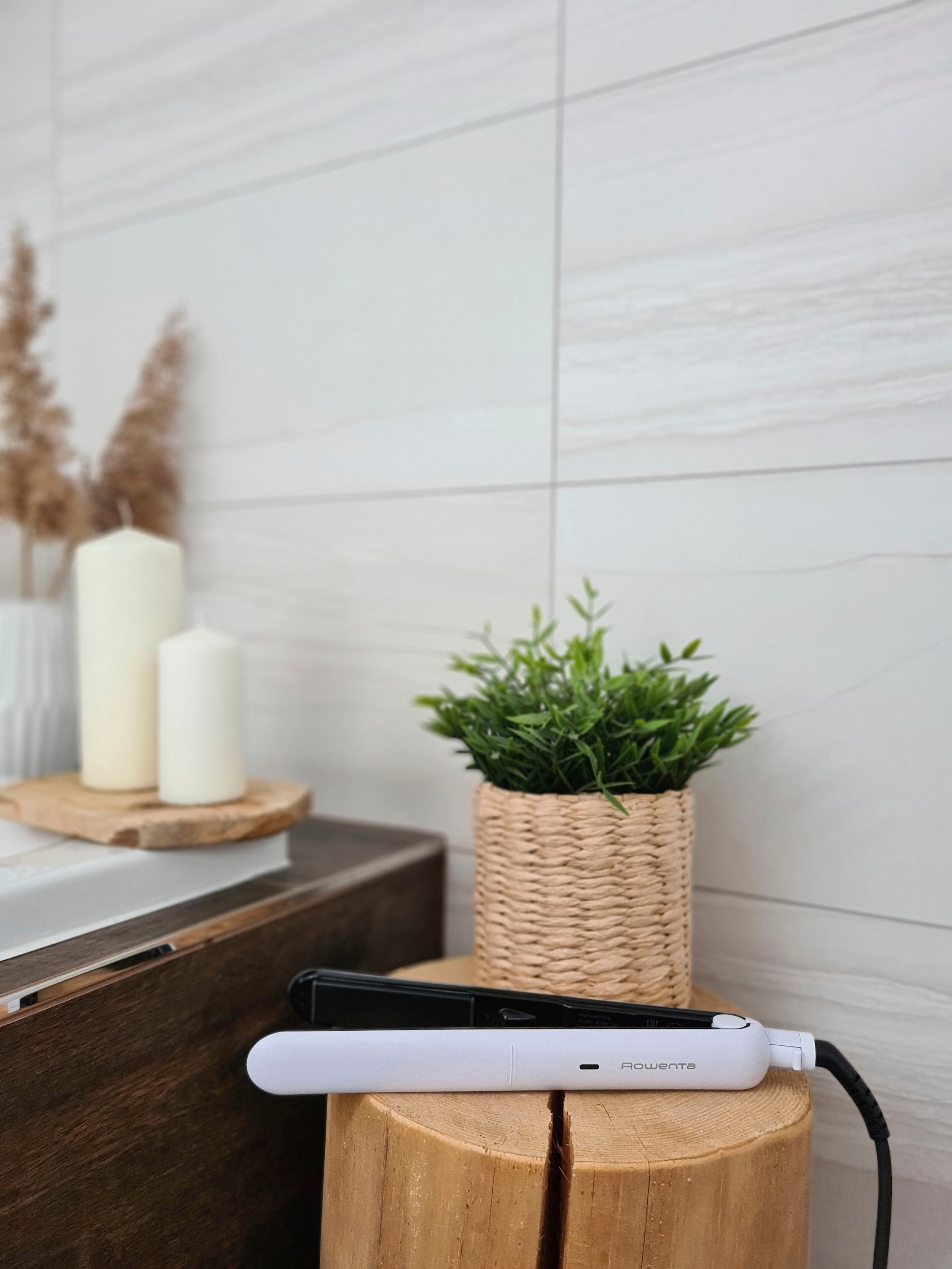 Rowenta Glätteisen »Optiliss Haarglätter, bis 230°C, Keramikbeschichtung,« Keramik-Beschichtung 10 Temperatureinstellungeen, Aufheizen in 30 Sek., weiß, SF3210