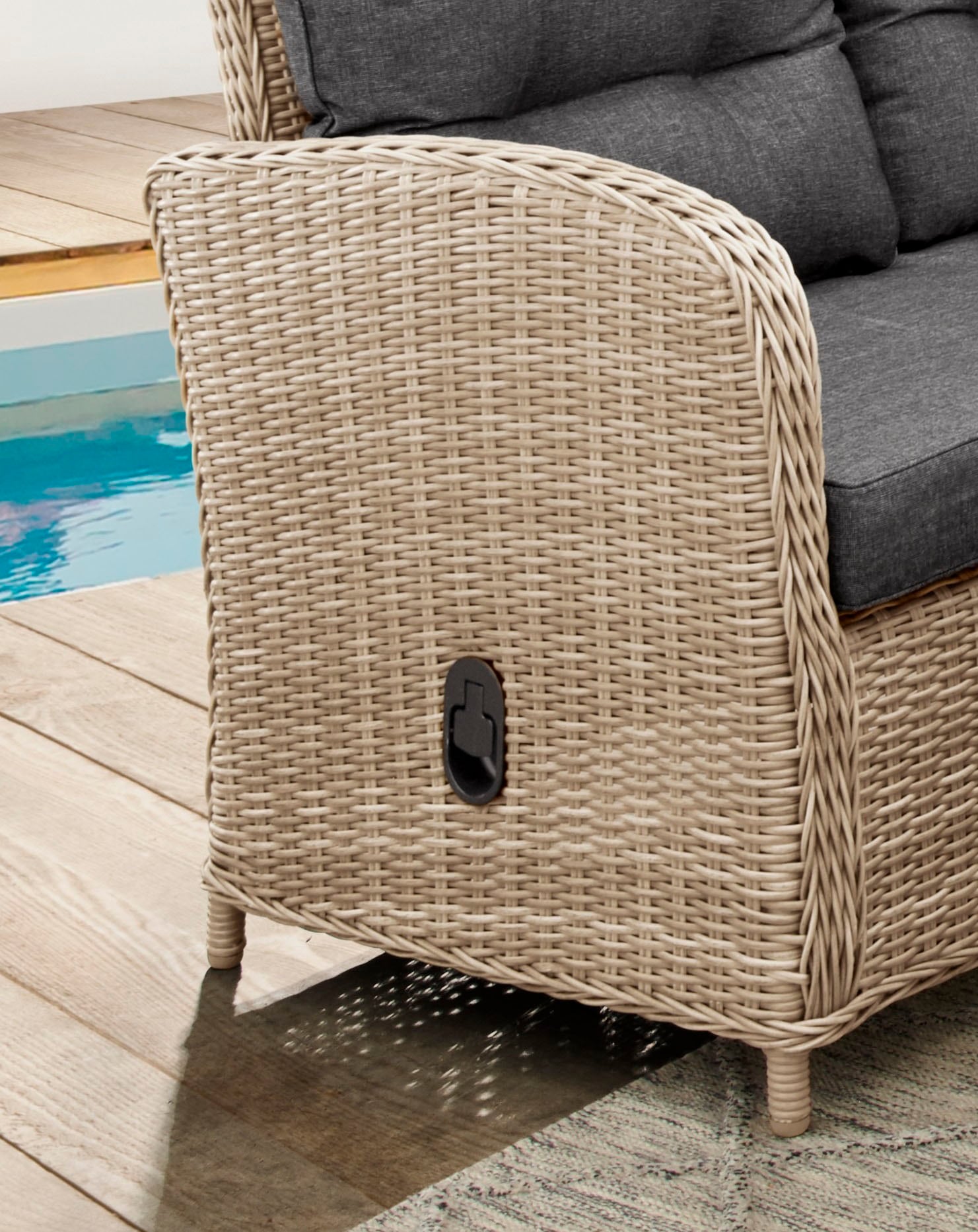 Destiny Gartenlounge-Set »MERANO«, (11 tlg., 1x 2er Sofa, 2x Sessel, 1x Tisch, inkl. Auflagen), Aluminium, Polyrattan