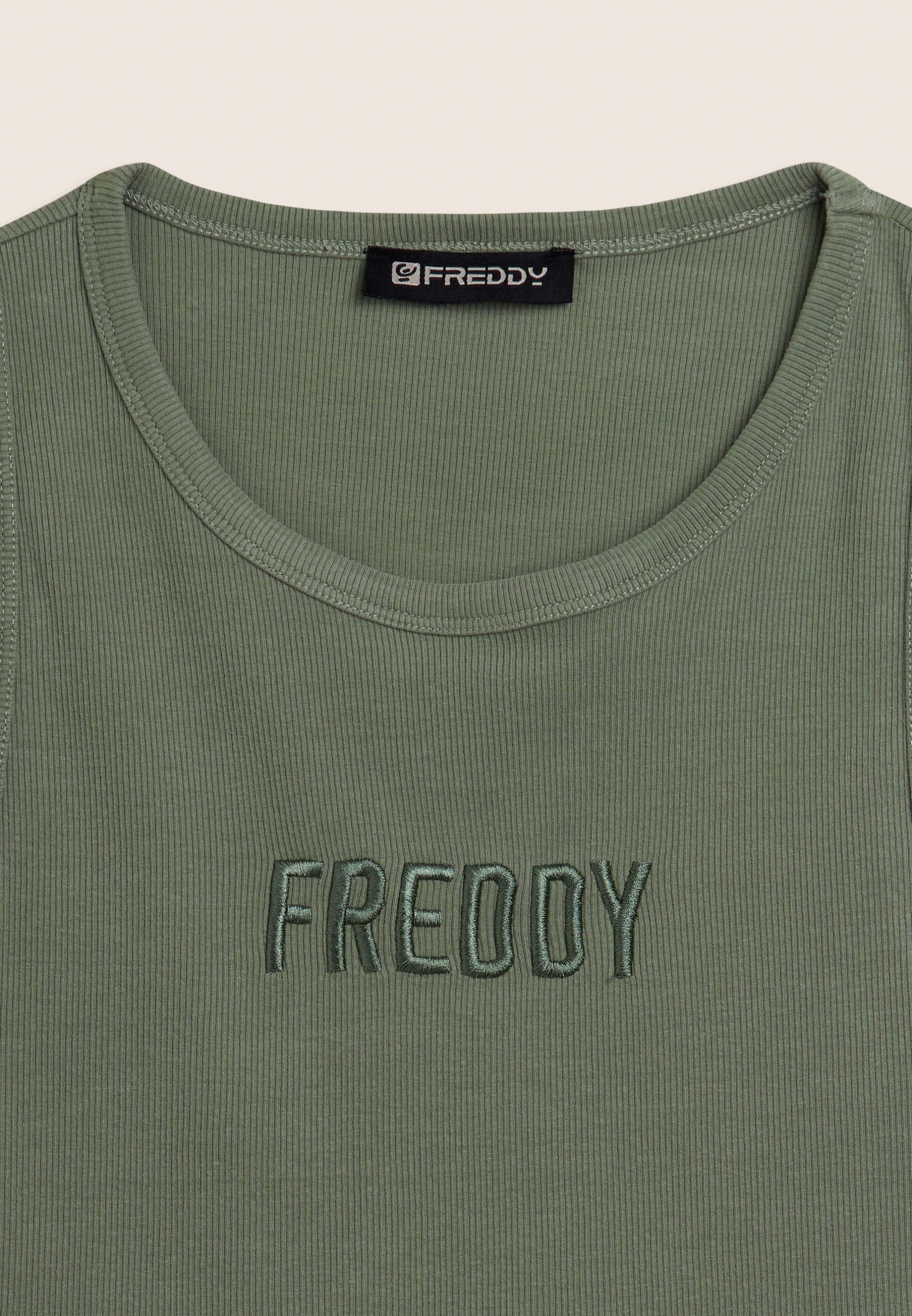 Freddy Tanktop fein gerippt, Stretch, Cropped, Logostickerei