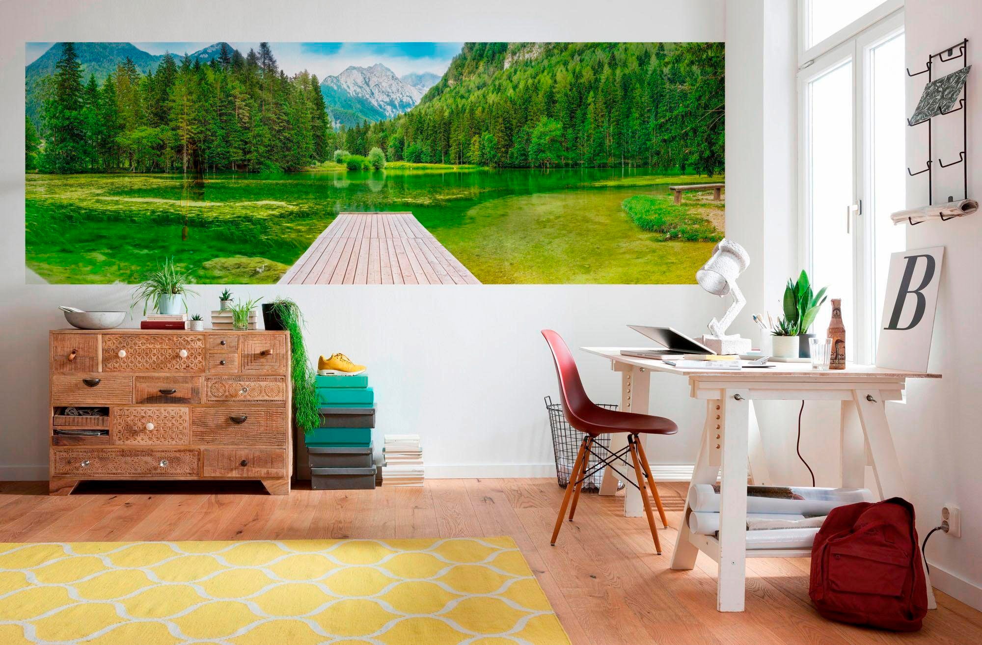 Komar Fototapete »Green Lake - Größe 368 x 127 cm«, bedruckt, Wohnzimmer, Schlafzimmer