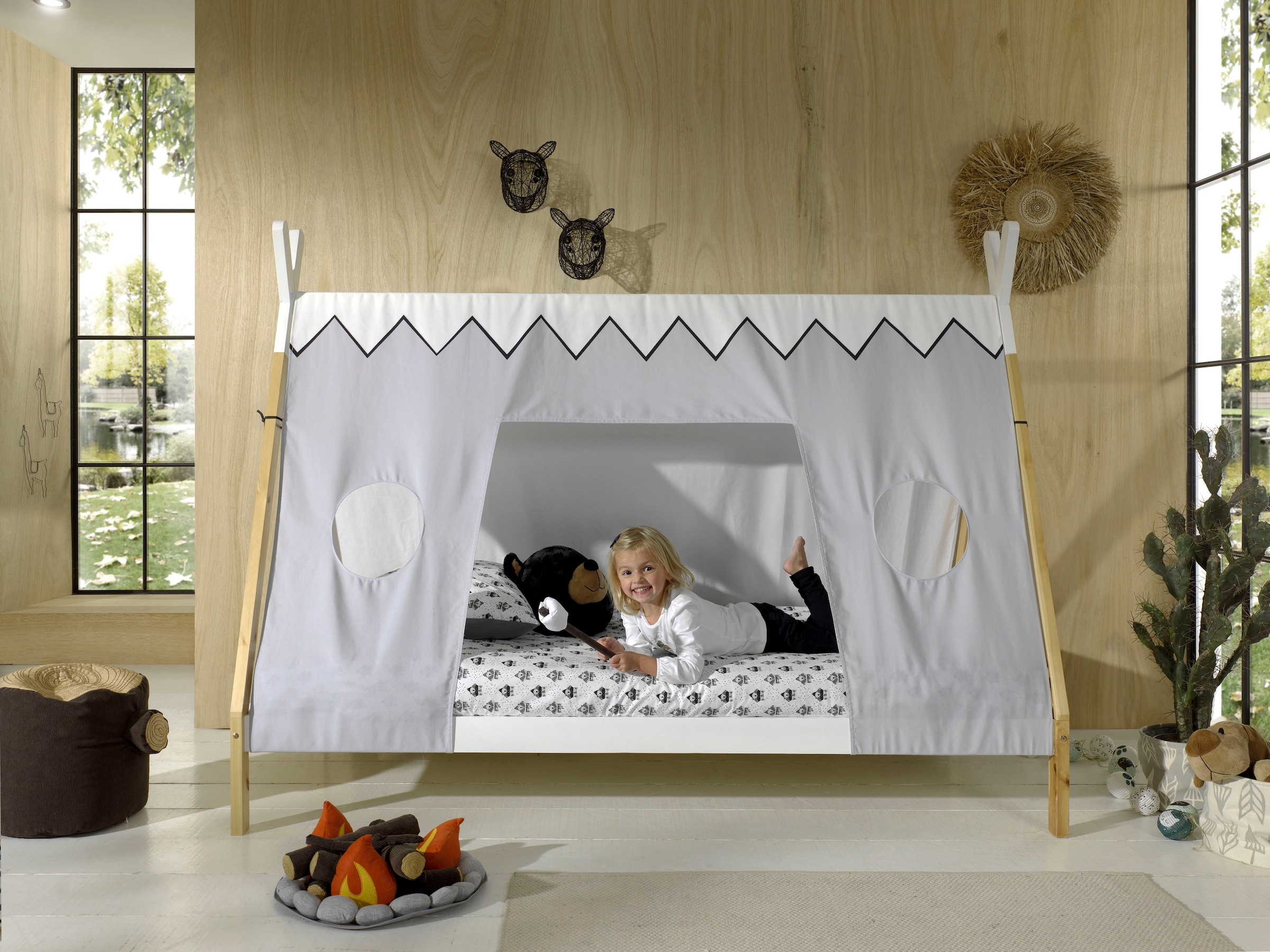 Vipack Kinderbett »Tipi«, (Made in Europe), mit Rolllattenrost und Zeltdach, wahlweise mit Schublade