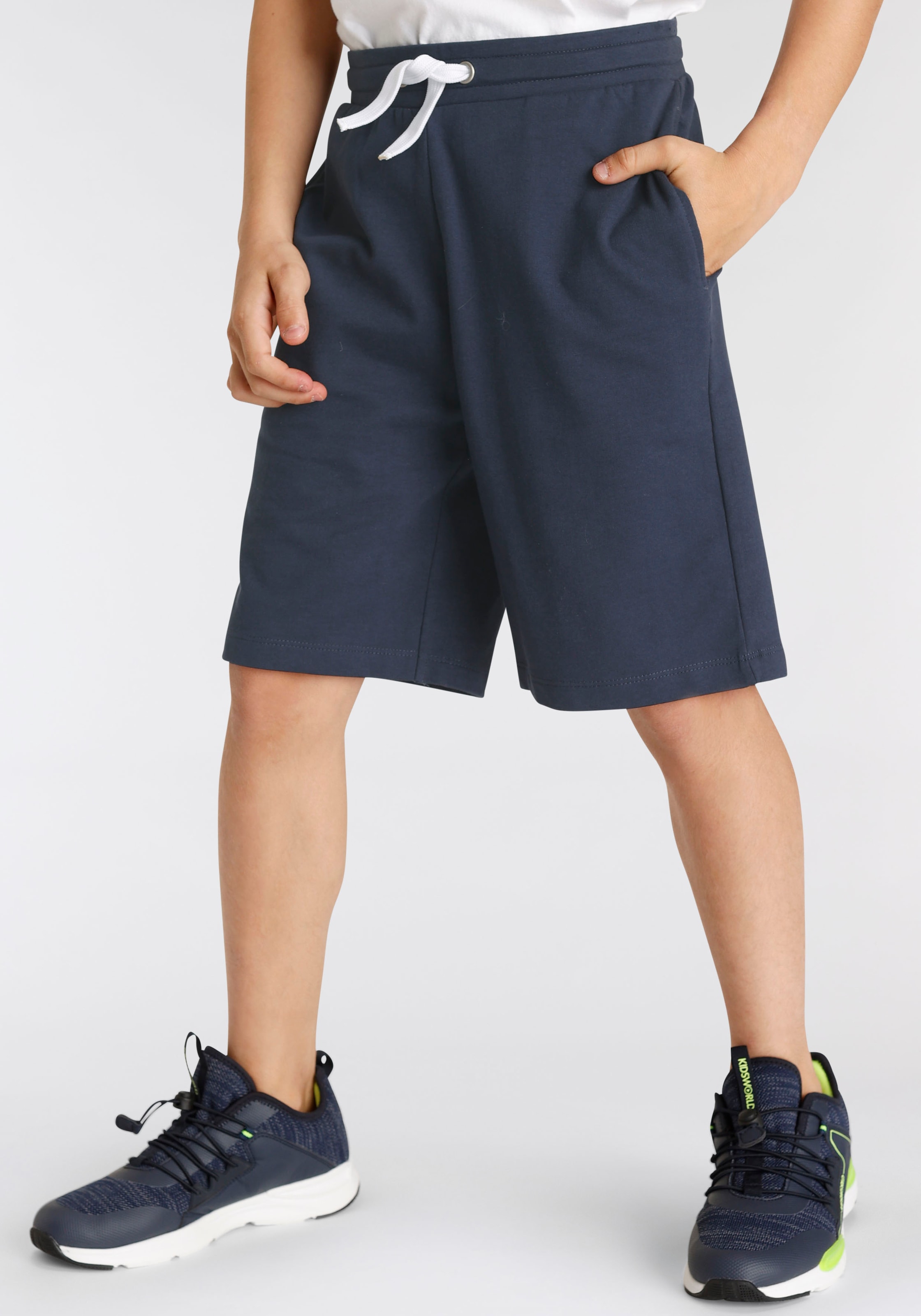 KIDSWORLD Sweatshorts »2er Pack Sweatbermudas in Must-have Farben«, (Packung, 2 tlg.), in bequemer Sweatware