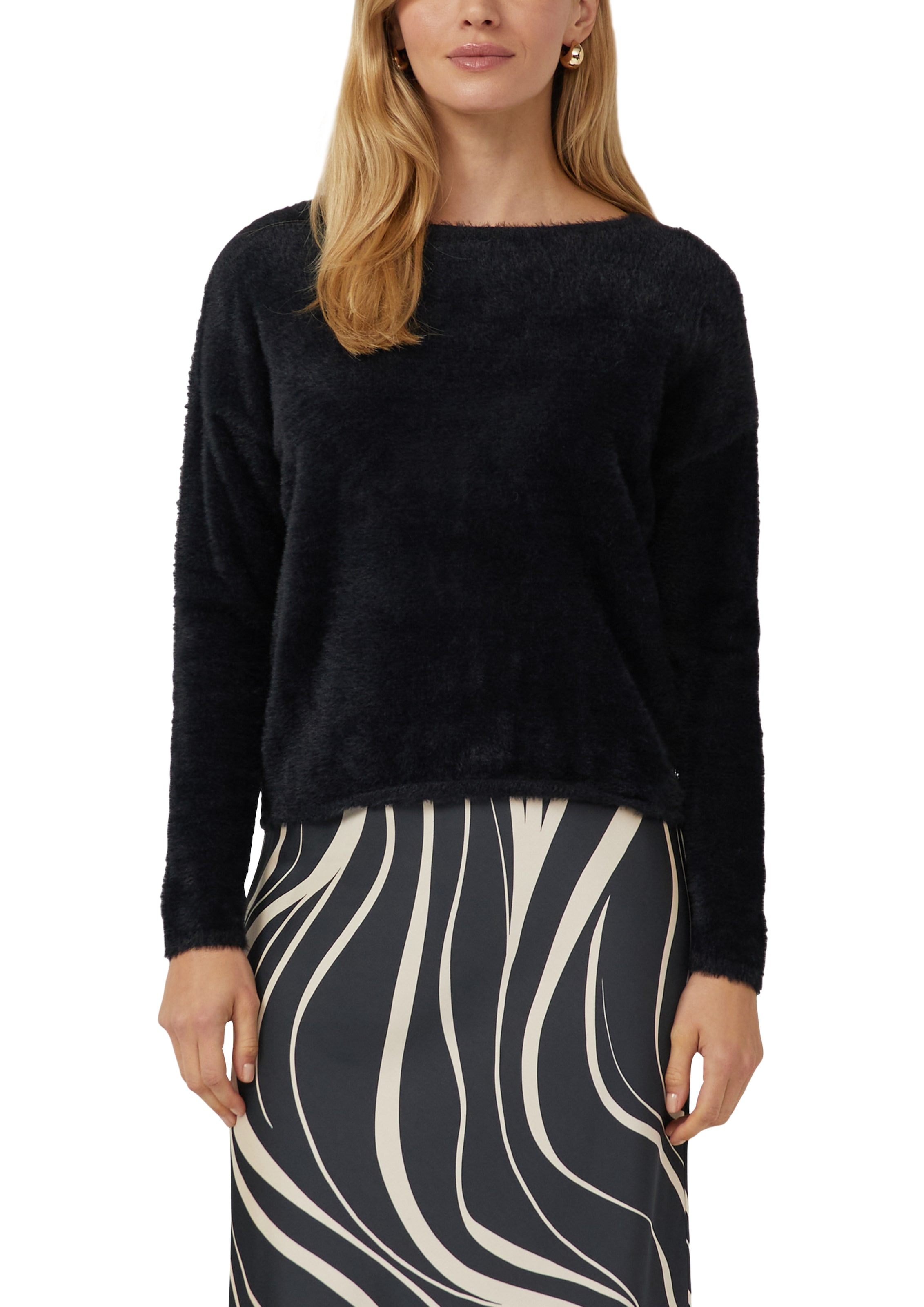 s.Oliver BLACK LABEL Strickpullover flauschig, mit U-Boot-Ausschnitt
