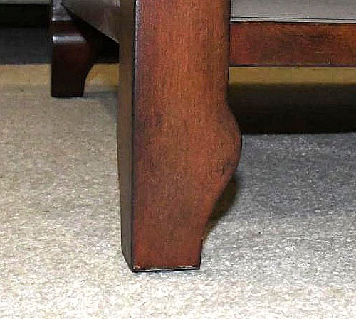 Leonique Couchtisch »Brayden«, Couchtisch Nussbaum, braun, edel, Ablageboden, Glasplatte, 132x71x46