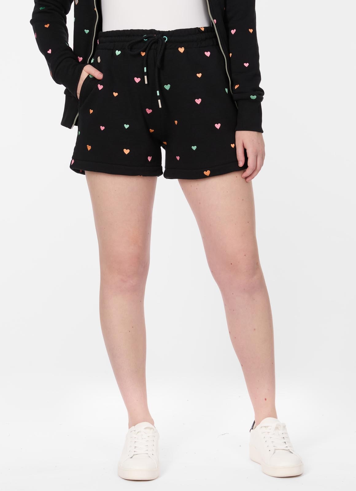 Ragwear Sweatshorts »ANIKU HEARTS«  Mit Kordelzug und kleinen bunten Herzchen bestickt