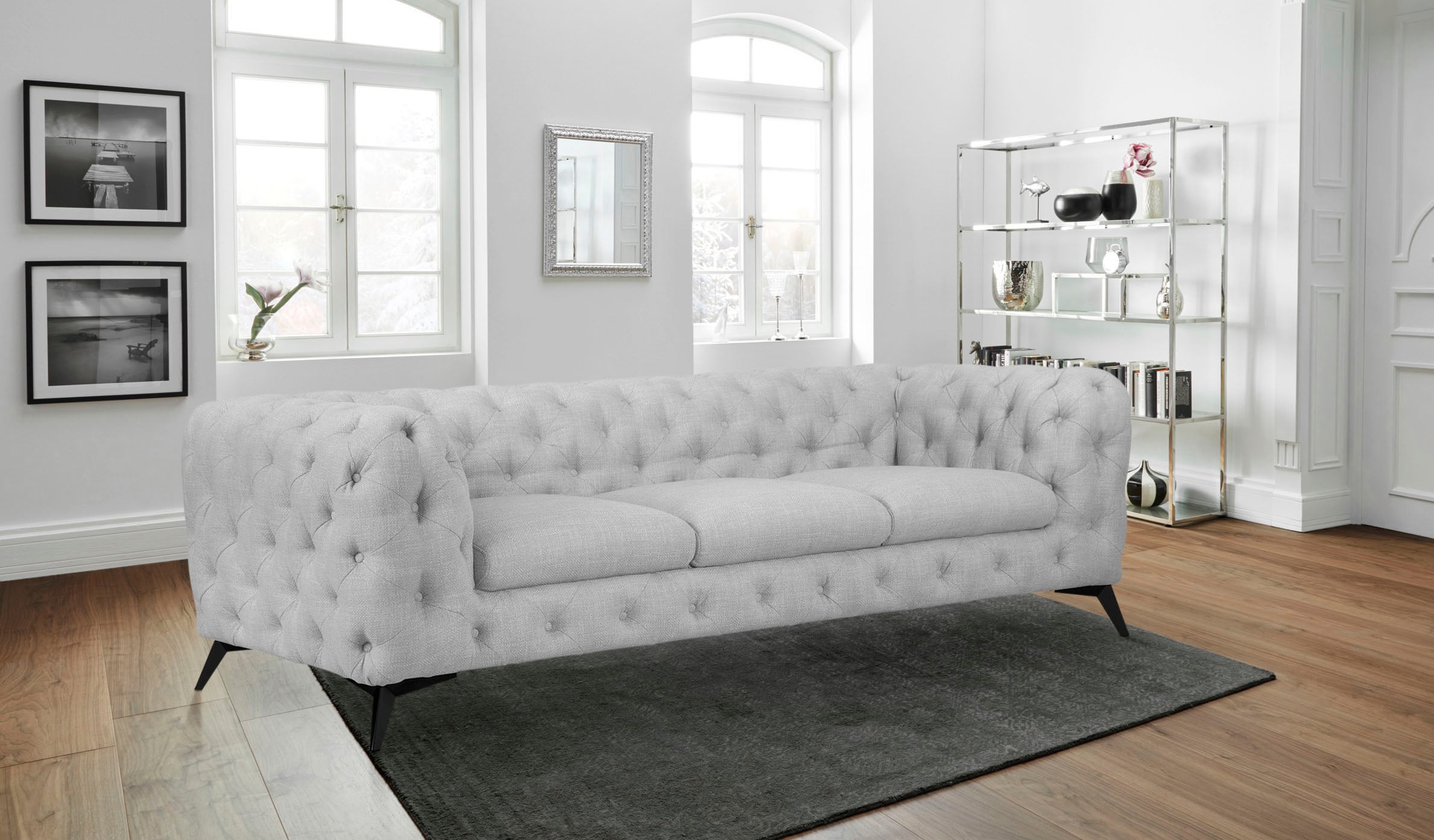 Leonique Chesterfield-Sofa »Glynis«, aufwändige Knopfheftung, moderne Chesterfield Optik, Fußfarbe wählbar