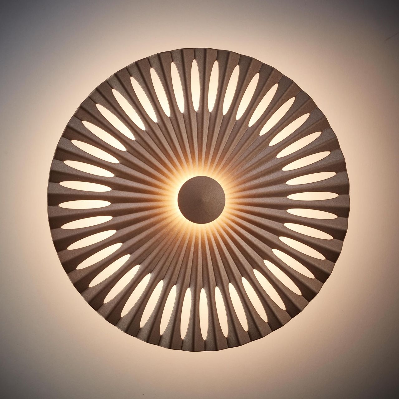 Brilliant LED Aluminium, cm, flammig-flammig, 1 1300 braun lm, dekorativer online bestellen 32 Lichteffekt, Ø »Phinx«, Wandleuchte warmweiß