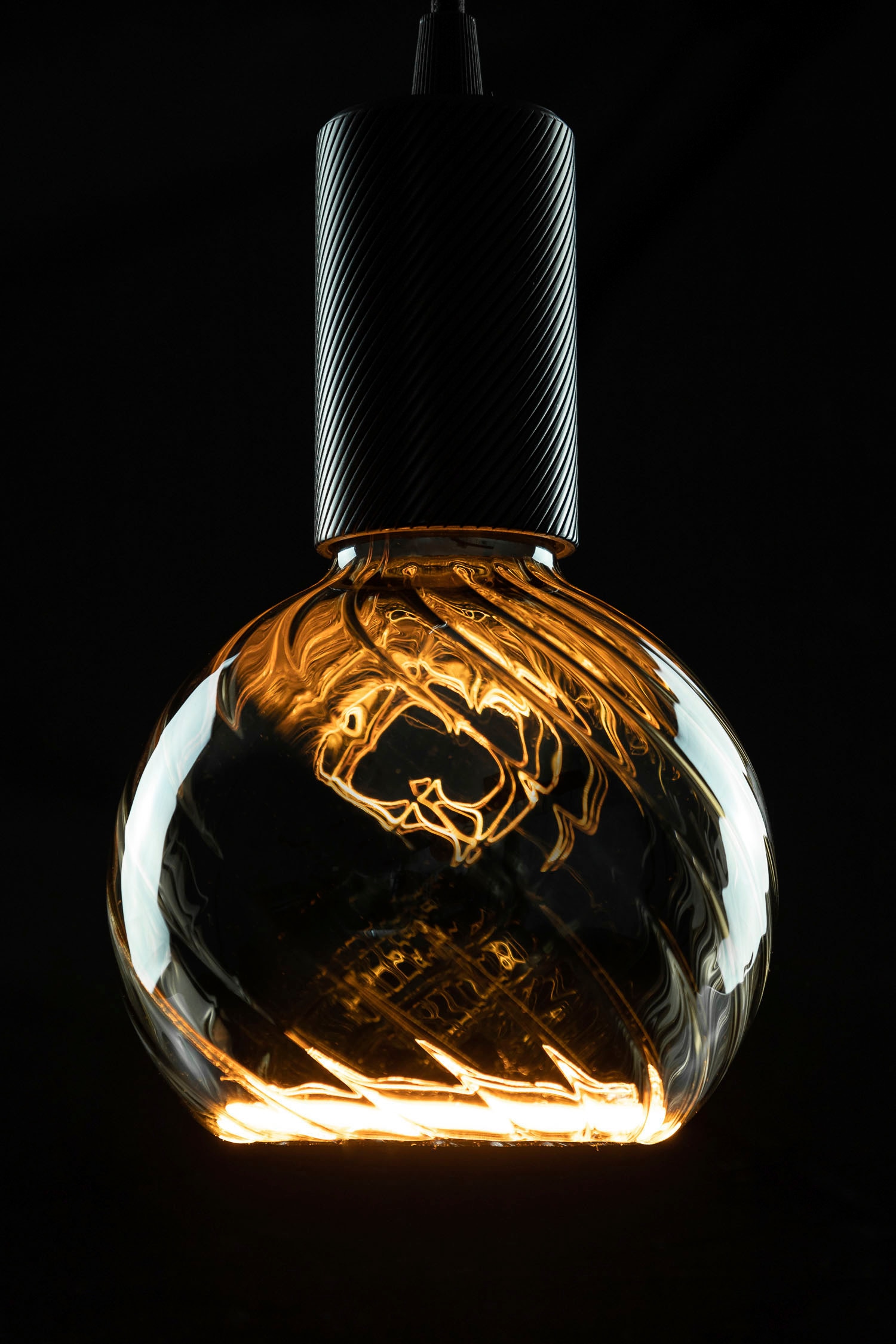 SEGULA LED-Leuchtmittel »LED Floating Globe 125 twisted smokey grau«, E27, 1 St., Extra-Warmweiß, LED Floating Globe 125 twisted smokey grau, E27, 6W, CRI >85, dimmbar
