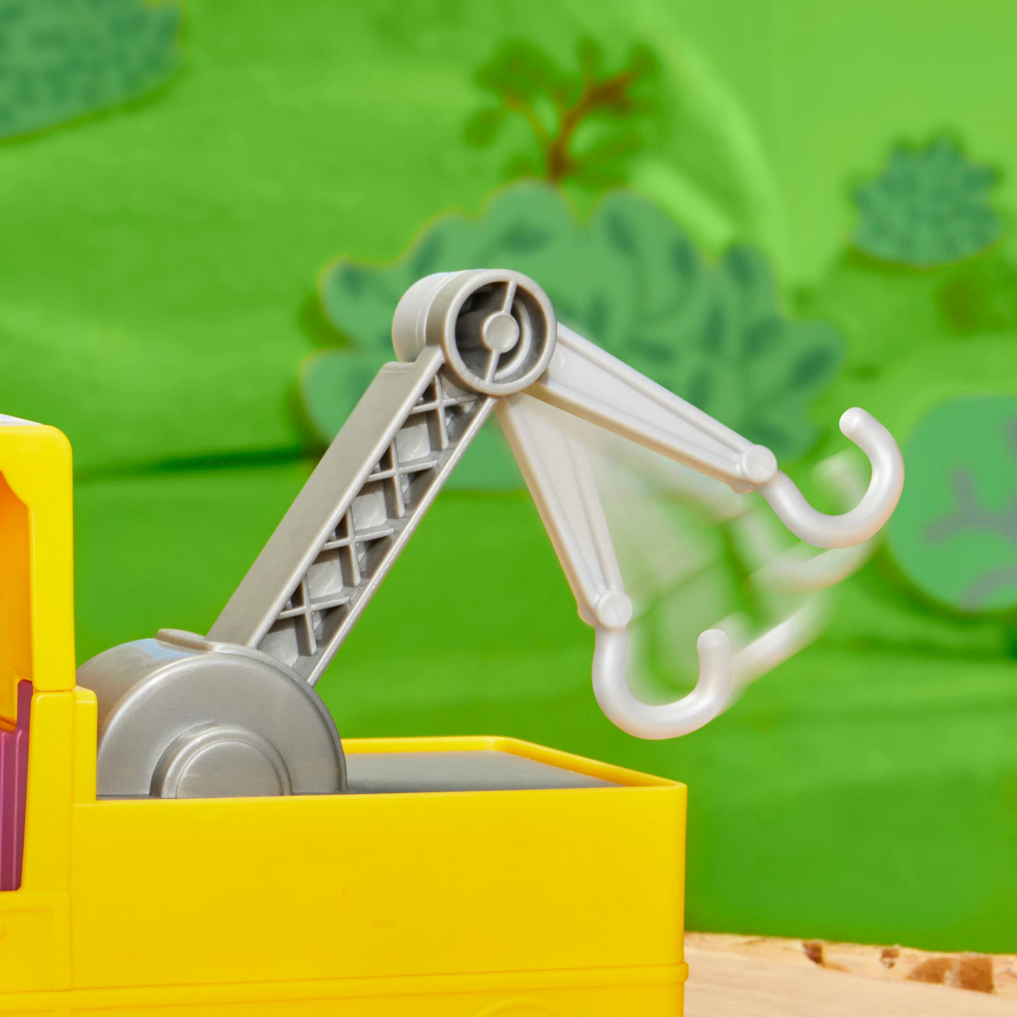 Hasbro Spielzeug-LKW »Peppa Pig, Opa Kläffs Abschleppwagen«, inklusive Figur