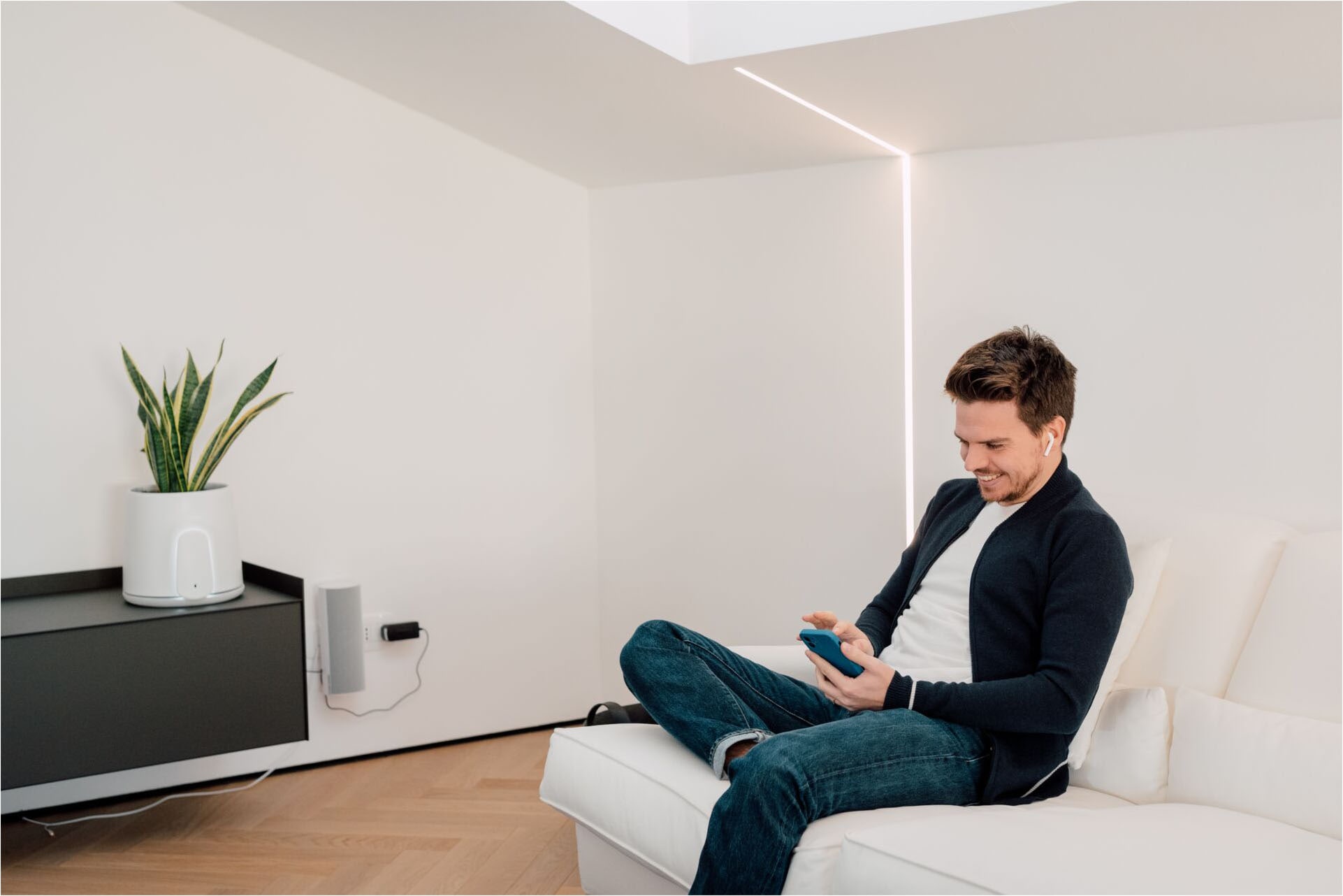 Vitesy Luftreiniger »Natede Smart – Smarte Luftreinigung und stilvoller Blumentopf«, für 20 m² Räume, Waschbarer Filter, App-Steuerung, Selbstbewässerung Blumentopf