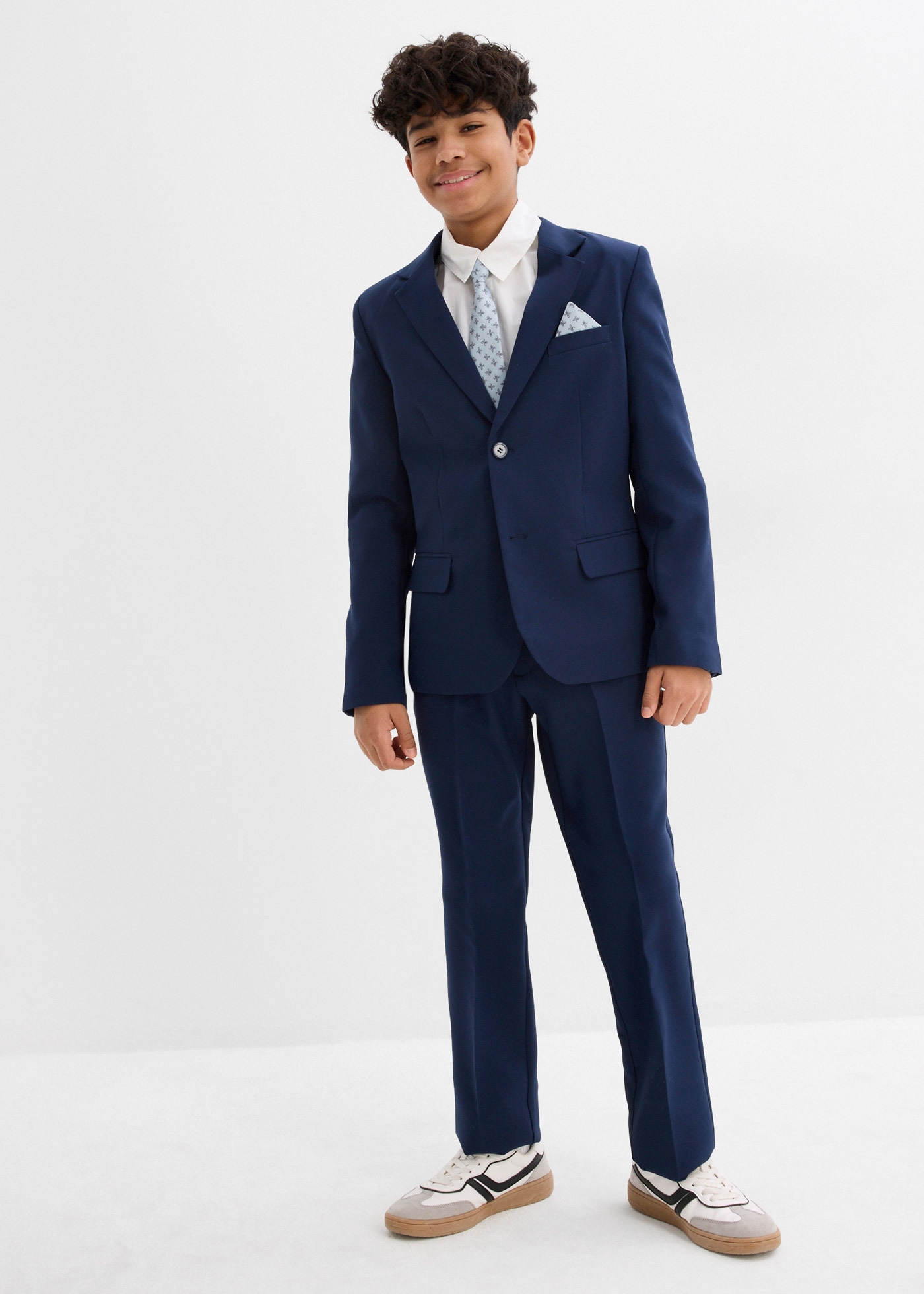 bonprix Anzug Set, 4 tlg. normal bestehend aus Hose mit verstellbarem Bund, Hemd, Sakko und Krawatte
