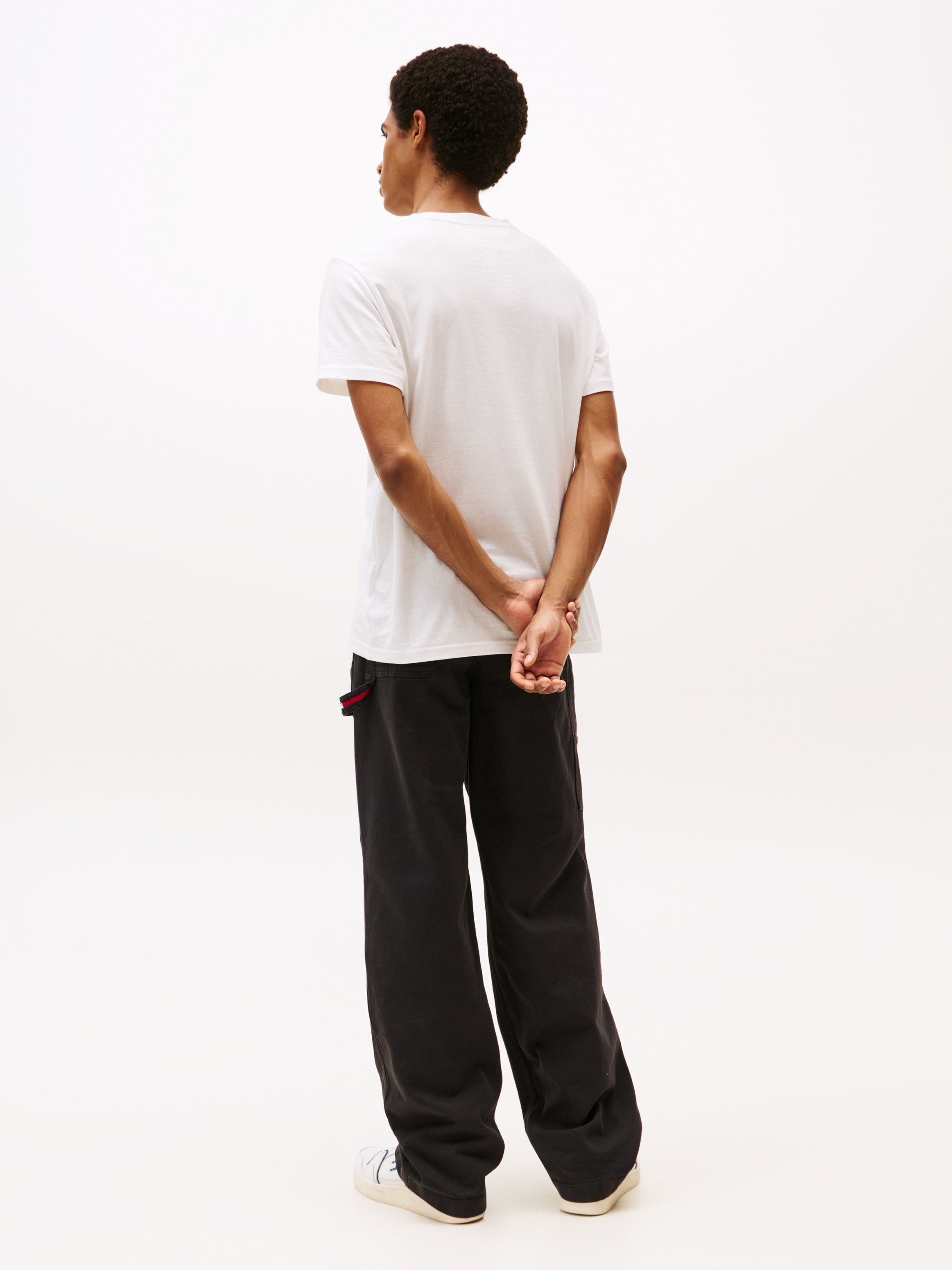 Tommy Jeans T-Shirt »TJM SLIM LINEAR CHEST TEE EXT«, Mit Rundhalsausschnitt