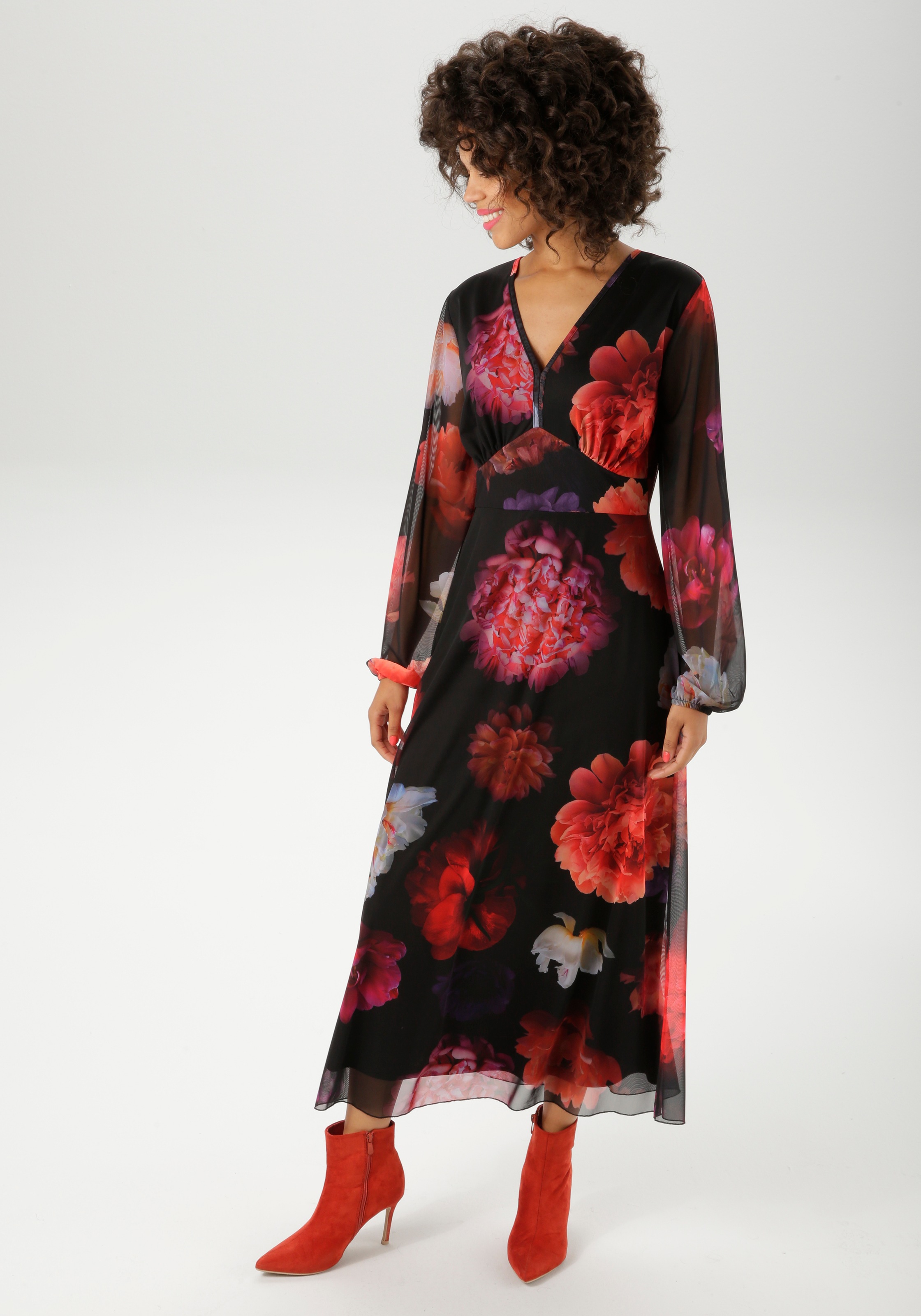 Aniston CASUAL Maxikleid, mit farbenfrohen, großflächigen Blüten bedruckt - NEUE KOLLEKTION