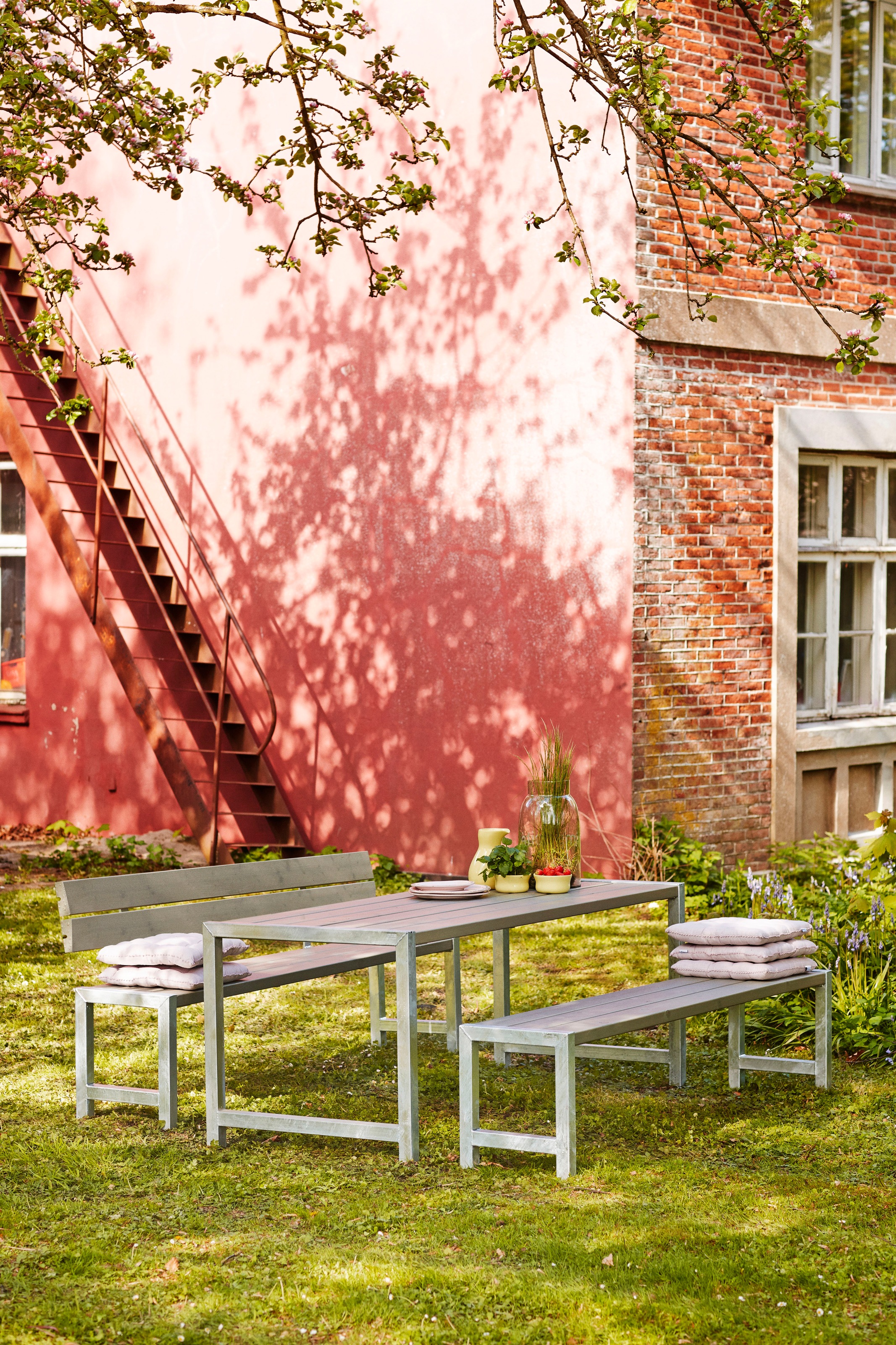 PLUS Garten-Essgruppe »Plankengarnituren«, (3 tlg.), bestehend aus: Tisch und 2 Bänke + 1 Rückenlehne