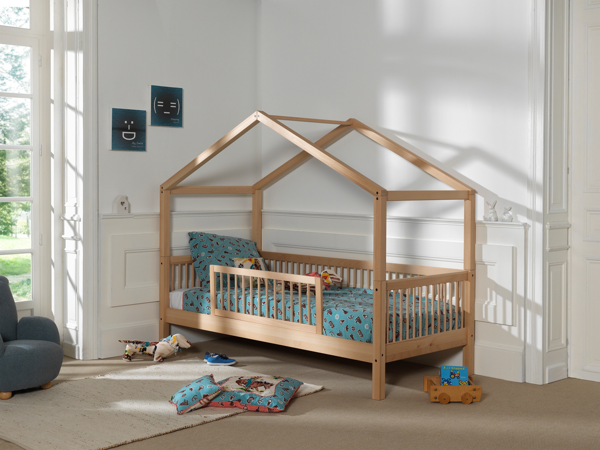 Vipack Hausbett »Forrest mit hochwertiger und stabiler Verarbeitung, Made in Europe« Buche massiv natur, 90/200 cm, inkl. Massivholz Rolllattenrost,  wahlweise ohne oder mit Textilhimmel oder Rausfallschutz