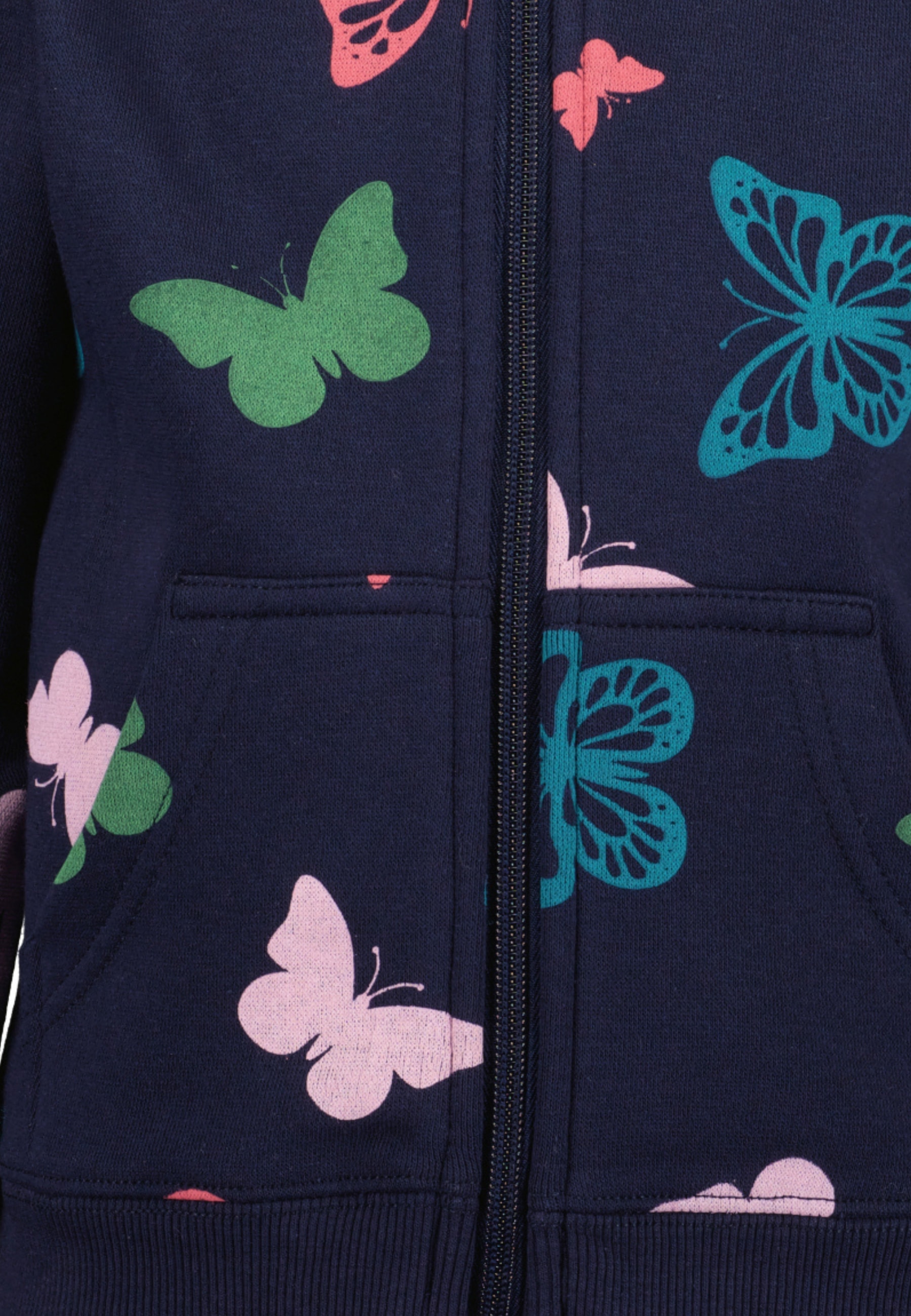 Blue Seven Kapuzensweatjacke mit Kängurutasche und tollem Schmetterlings-Alloverdruck