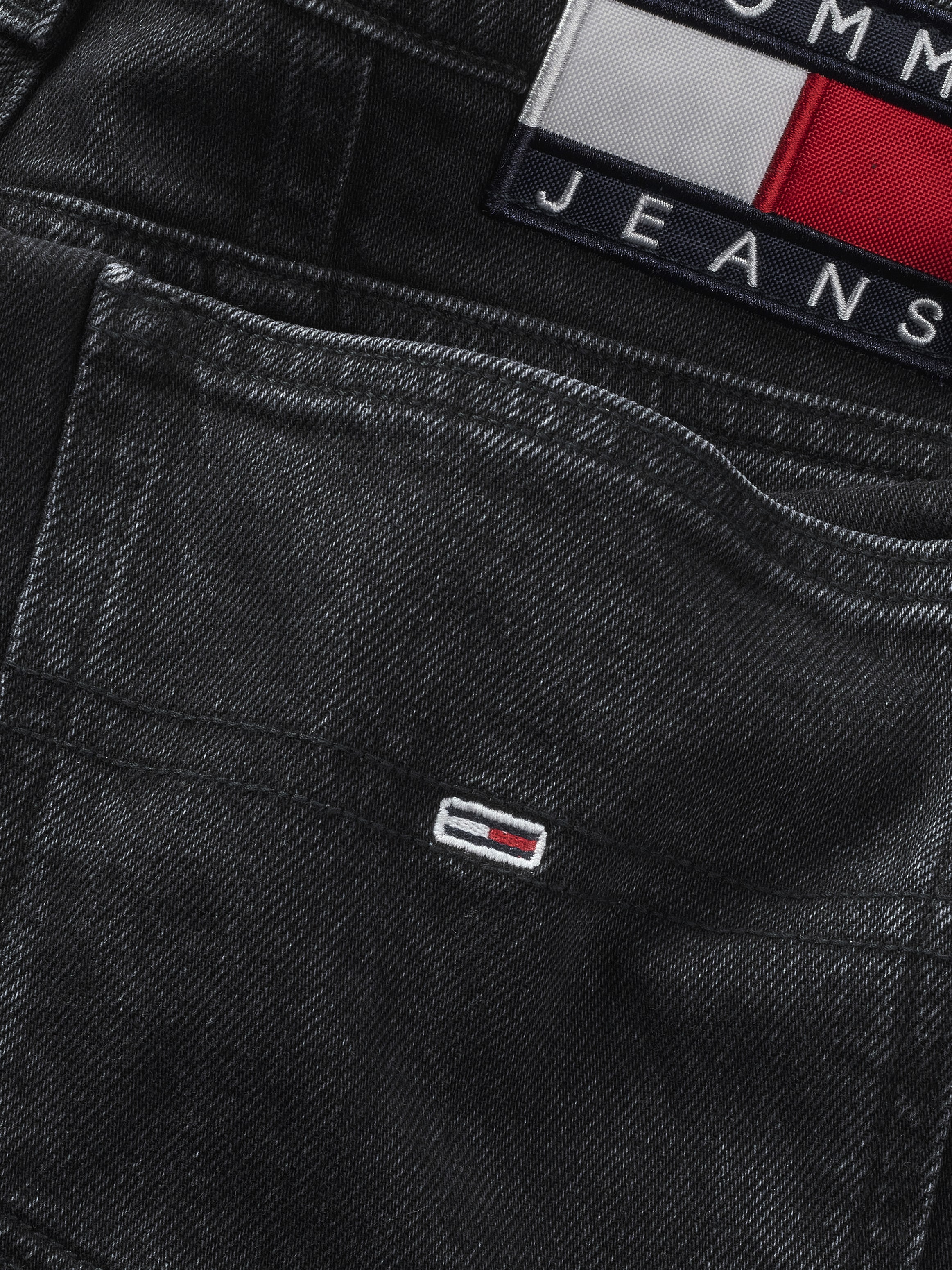 Tommy Jeans Mom-Jeans »MOM JEAN UH TPR«, mit Logo-Stickereien, in knöchelfreier Länge