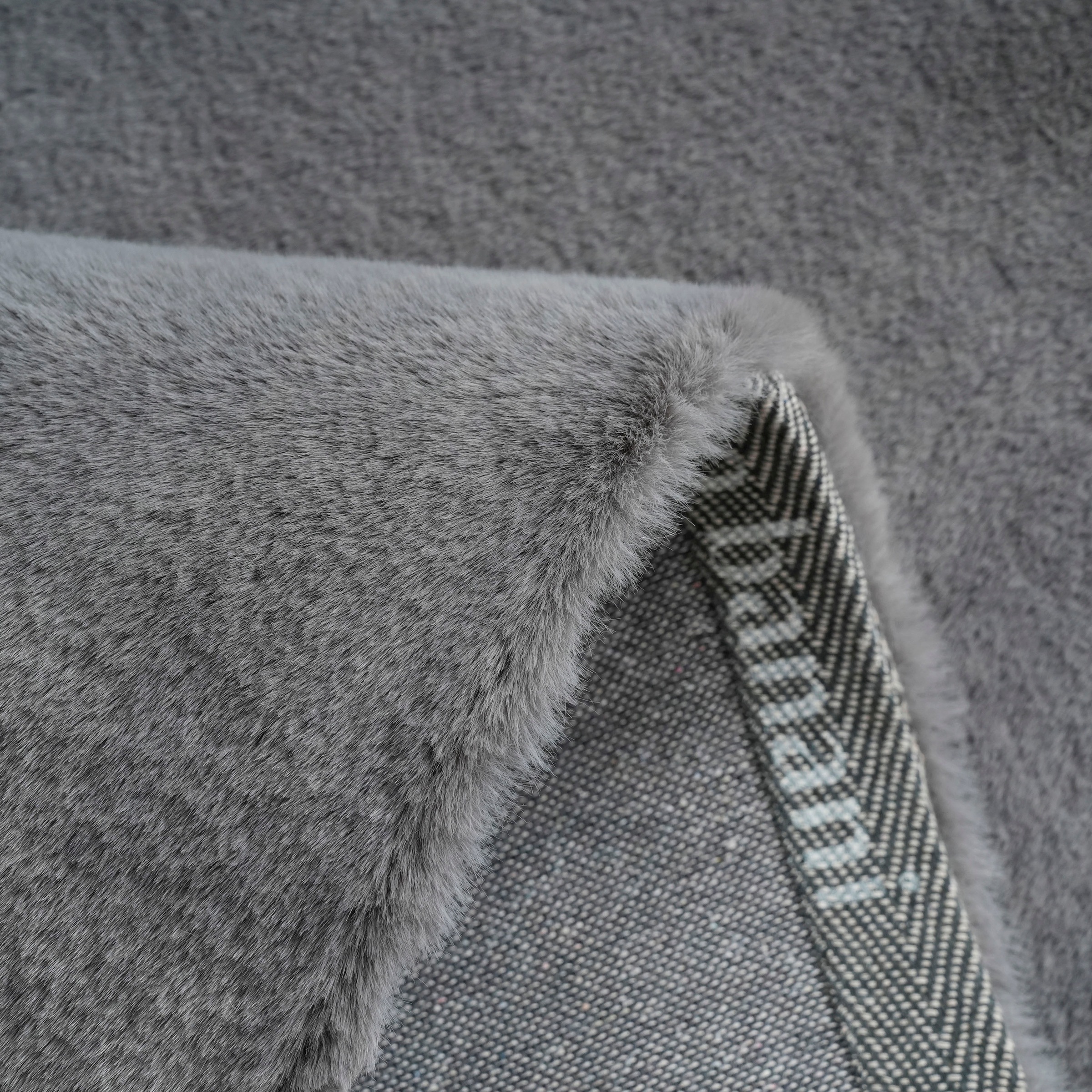 Bruno Banani Fellteppich »Rabbit 2, Kunstfell Teppich, Modern«, rechteckig, 25 mm Höhe, Kaninchenfell-Haptik, sehr weich, Wohnzimmer, Schlafzimmer, Esszimmer