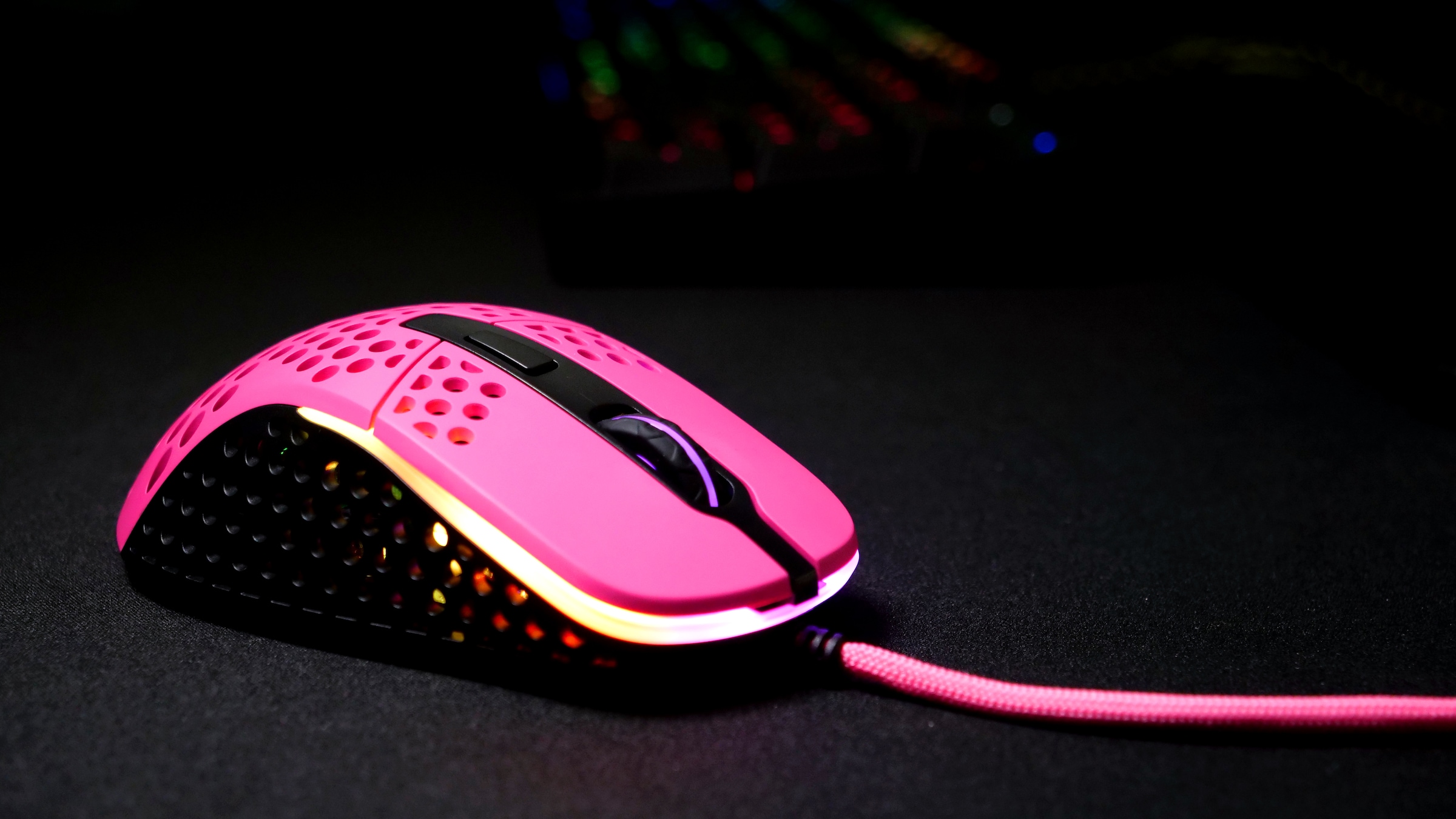 Cherry Xtrfy Gaming-Maus »M4 RGB«, kabelgebunden, ultraleichte Gaming-Maus