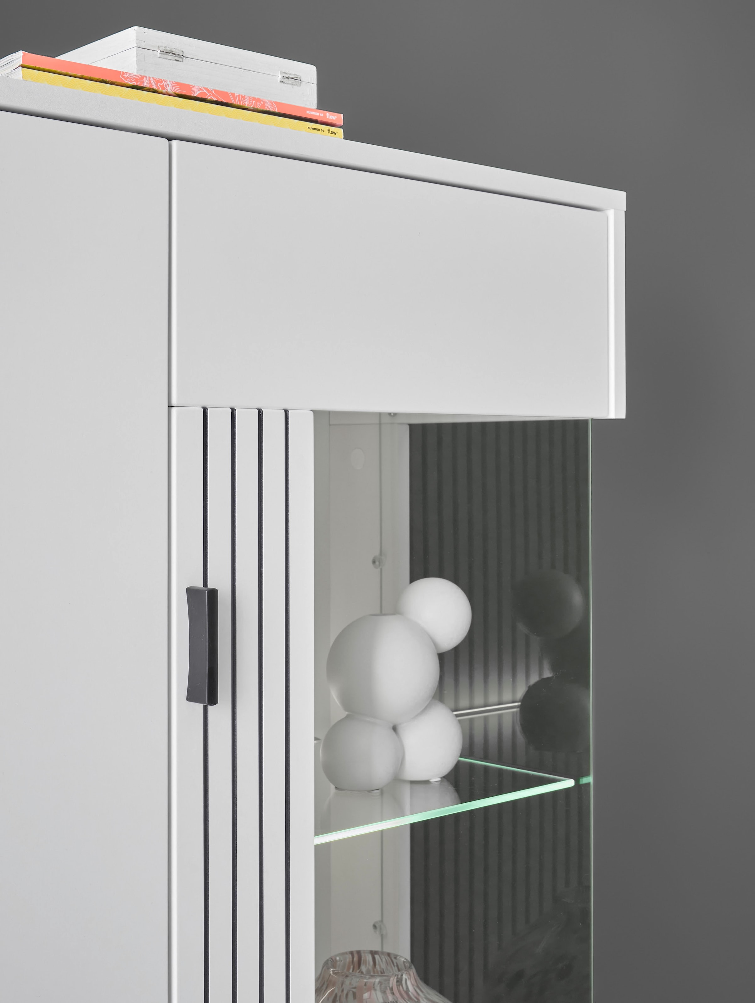 INOSIGN Wohnwand »HUDSON«, (Set, 5 St.), mit moderner Rillenoptik, Griffe aus Metall (Schwarz), Breite 328 cm