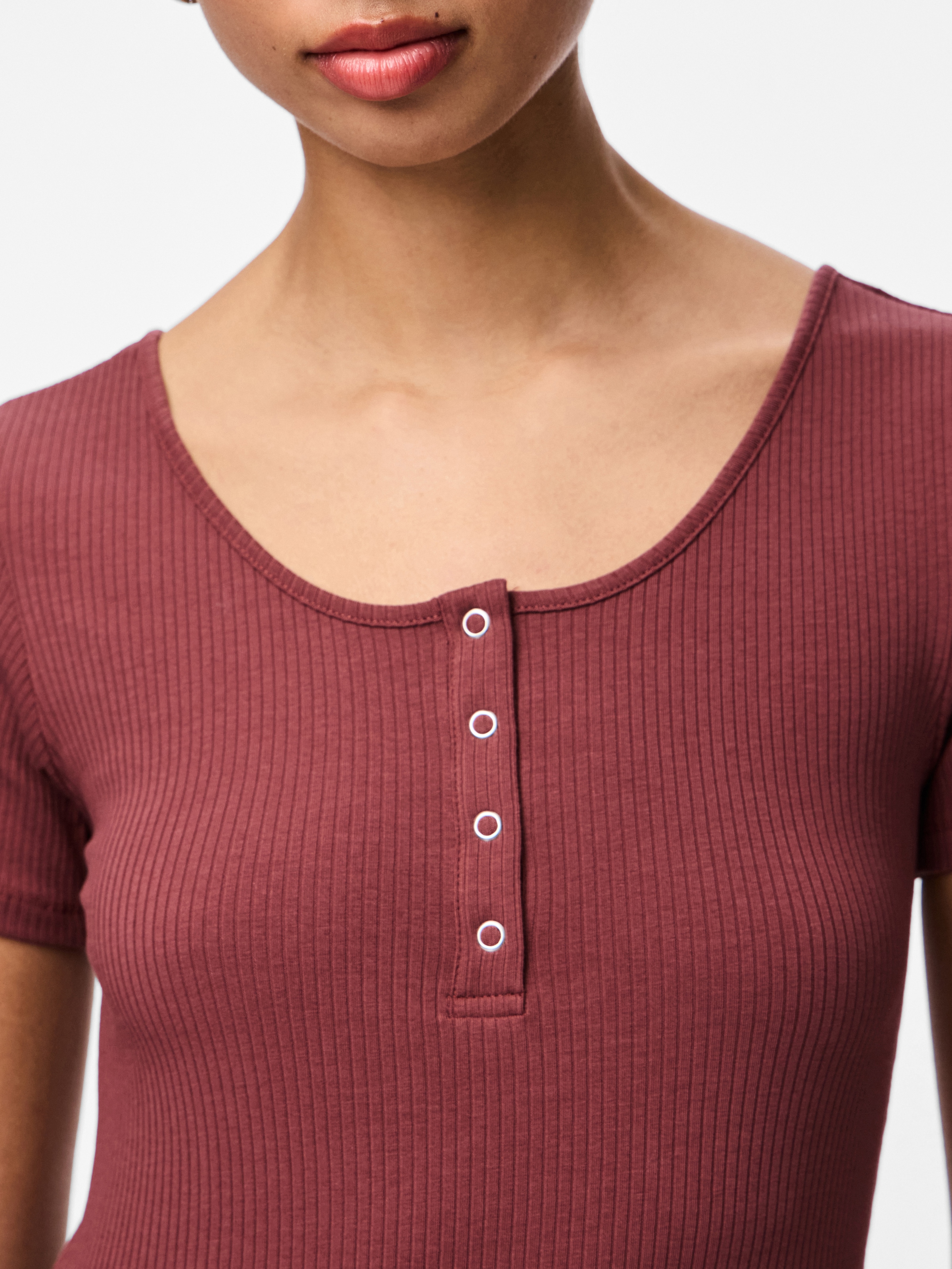 pieces Kurzarmshirt »PCKITTE SS TOP NOOS BC« Baumwollmischung, slim fit