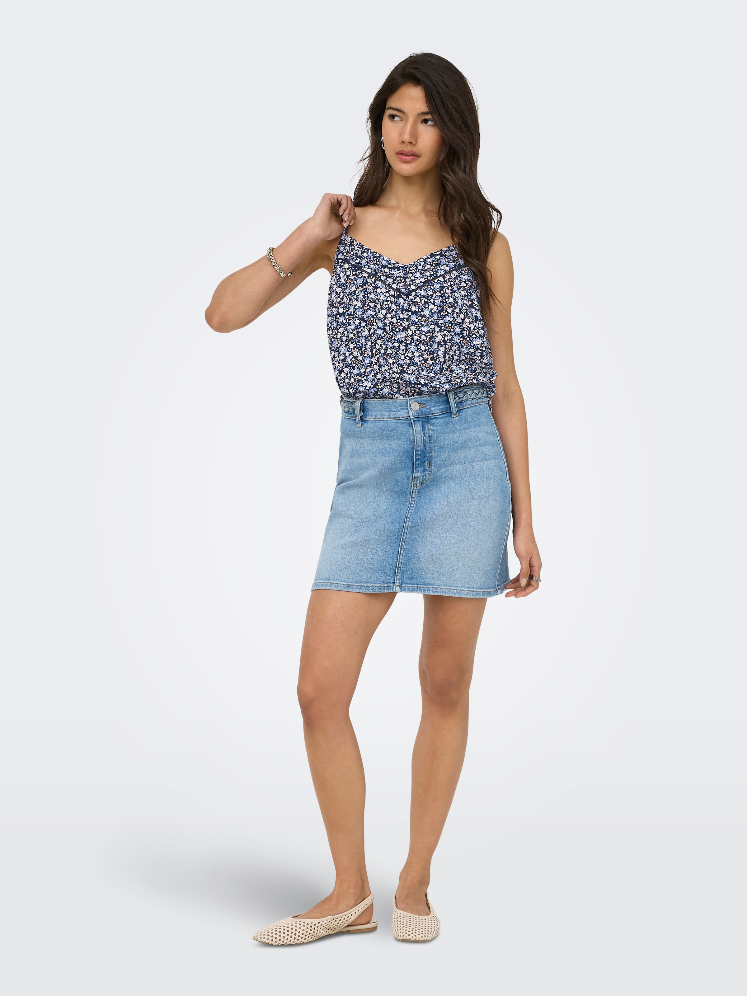 ONLY Spaghettitop »ONLNALA LIFE SINGLET WVN NOOS« Viskose, regular fit, V-Ausschnitt