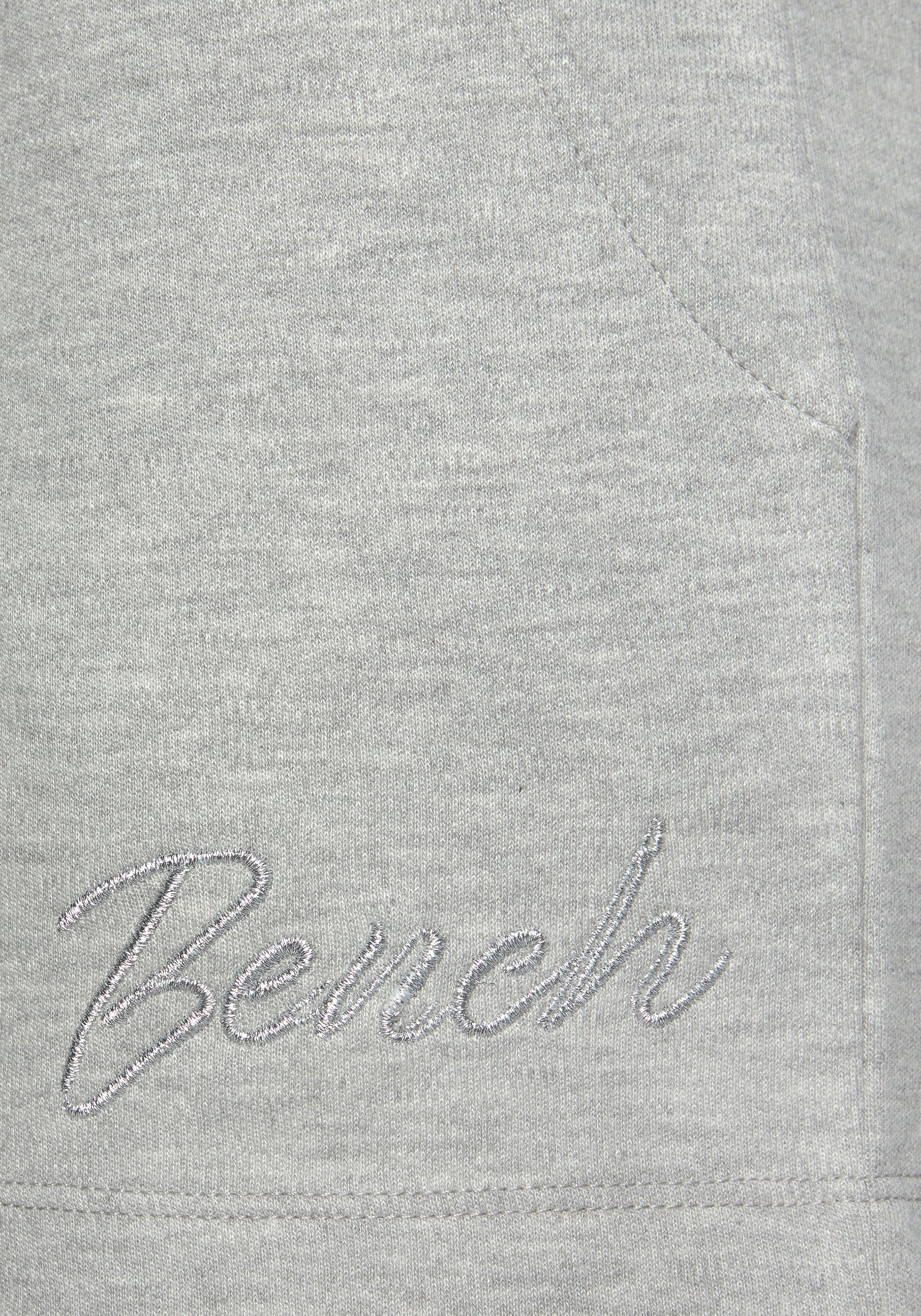Bench. Loungewear Relaxshorts  mit kleiner glänzenden Logostickerei, Loungeanzug