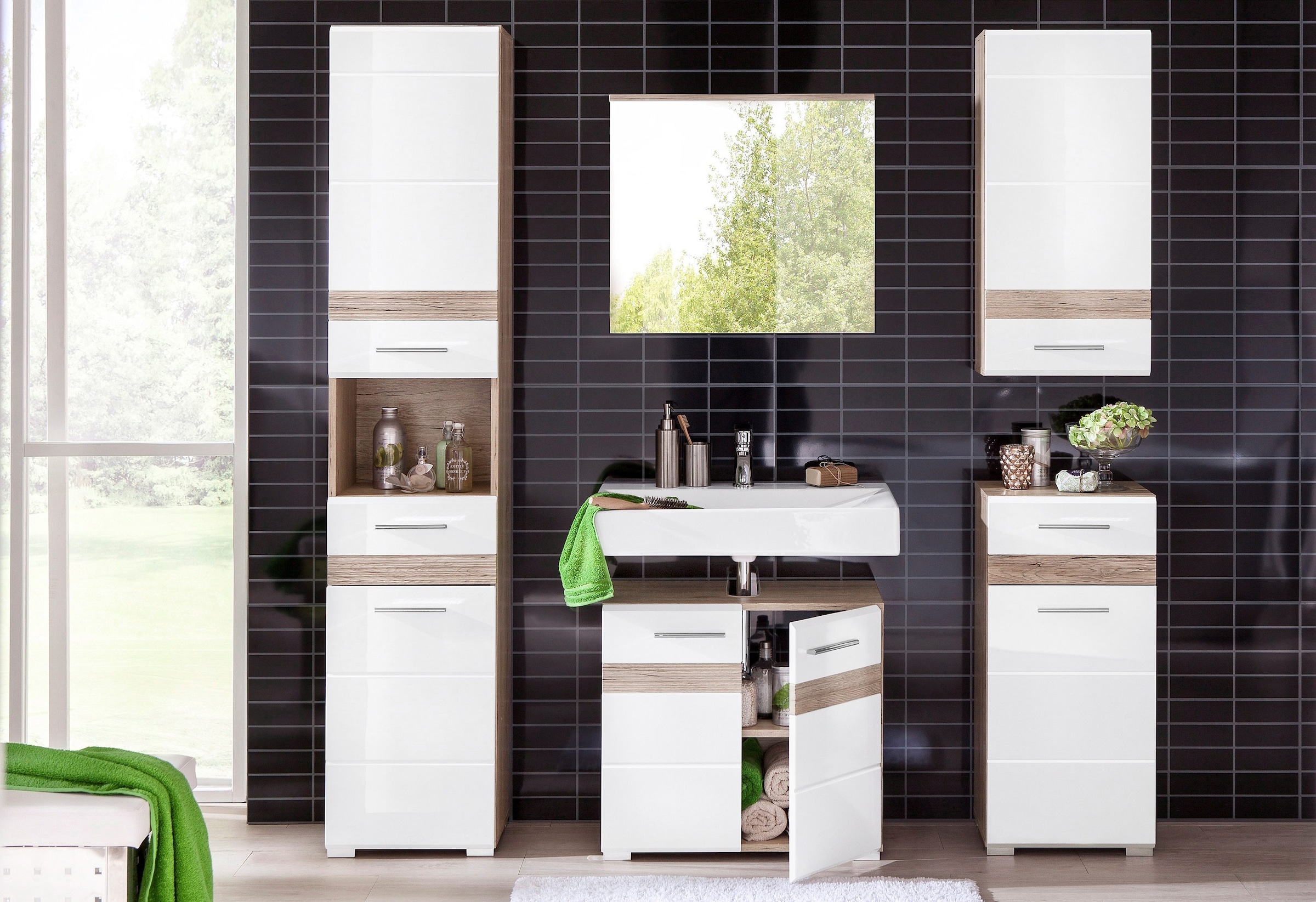 welltime Badspiegel »Toulon«, Wandspiegel mit Echtholzoptik-Detail - Maße (B/T/H) 60/2/55 cm