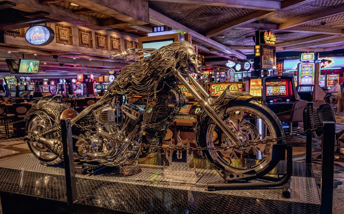 Papermoon Fototapete »OLDTIMER MOTORRAD-TUNING CASINO LAS VEGAS SLOTMASCHIN günstig online kaufen