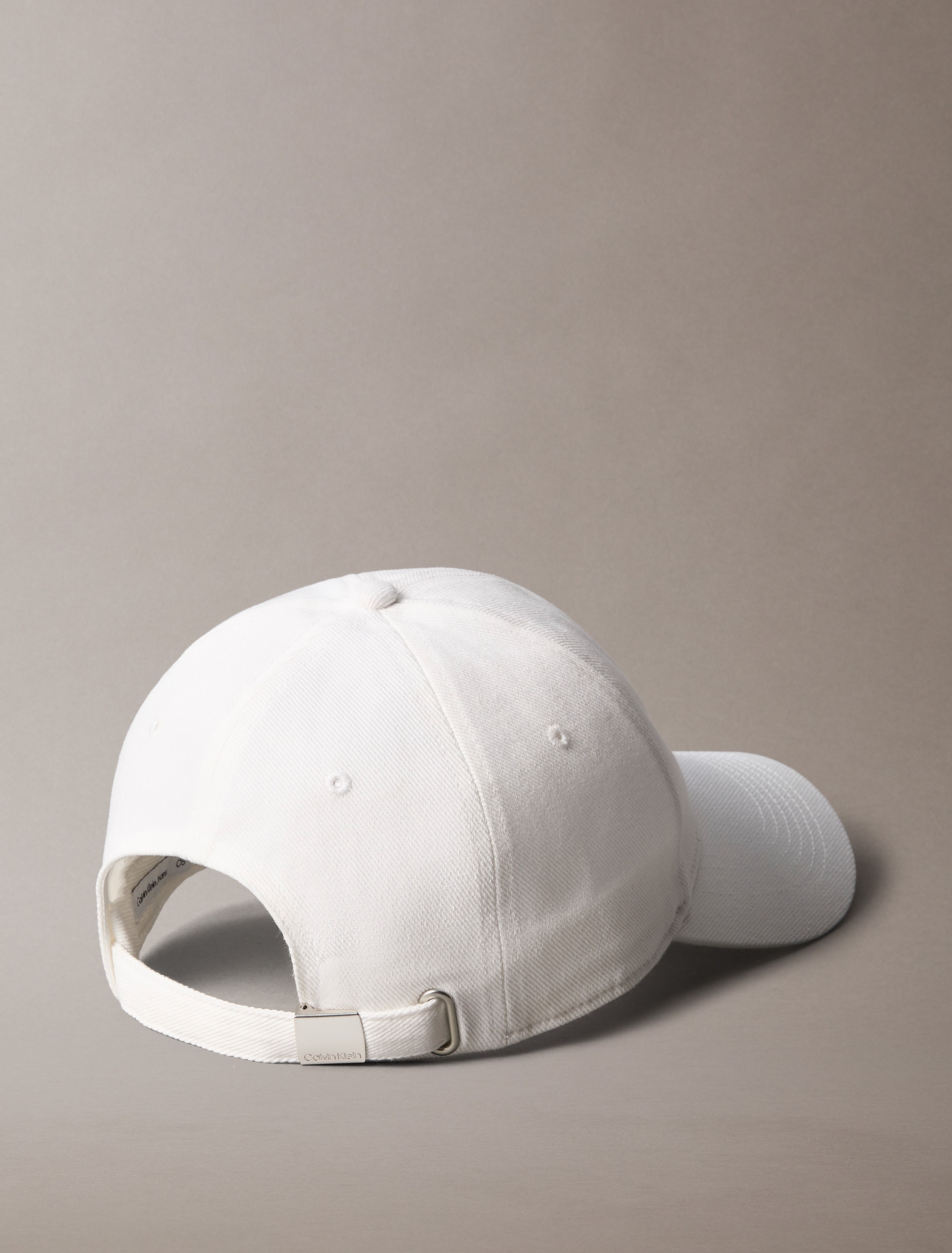 Calvin Klein Jeans Baseball Cap »MONO LOGO EMBRO CAP«, mit Logostickerei