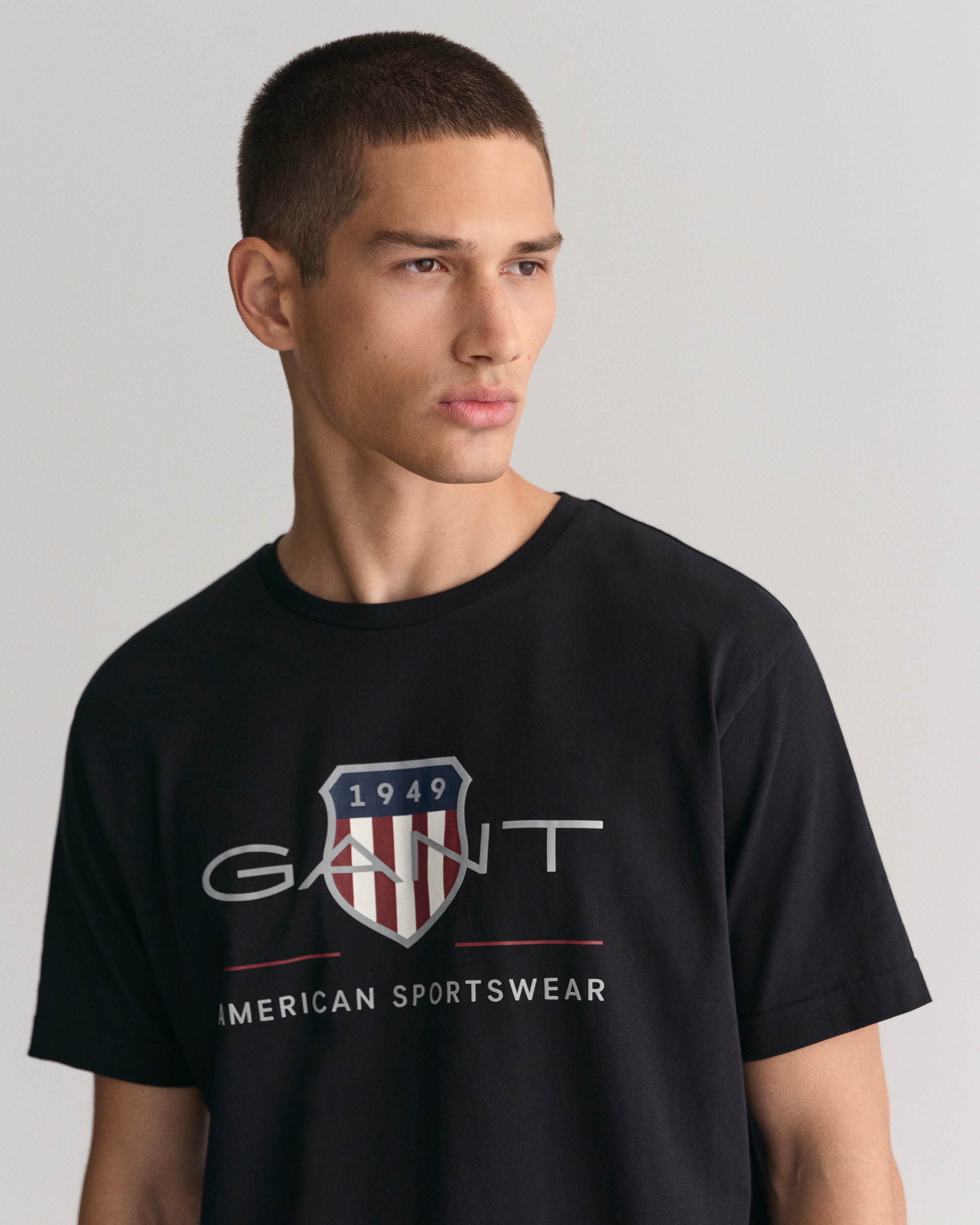 Gant T-Shirt »REG ARCHIVE SHIELD SS T-SHIRT« mit Logodruck auf der Brust