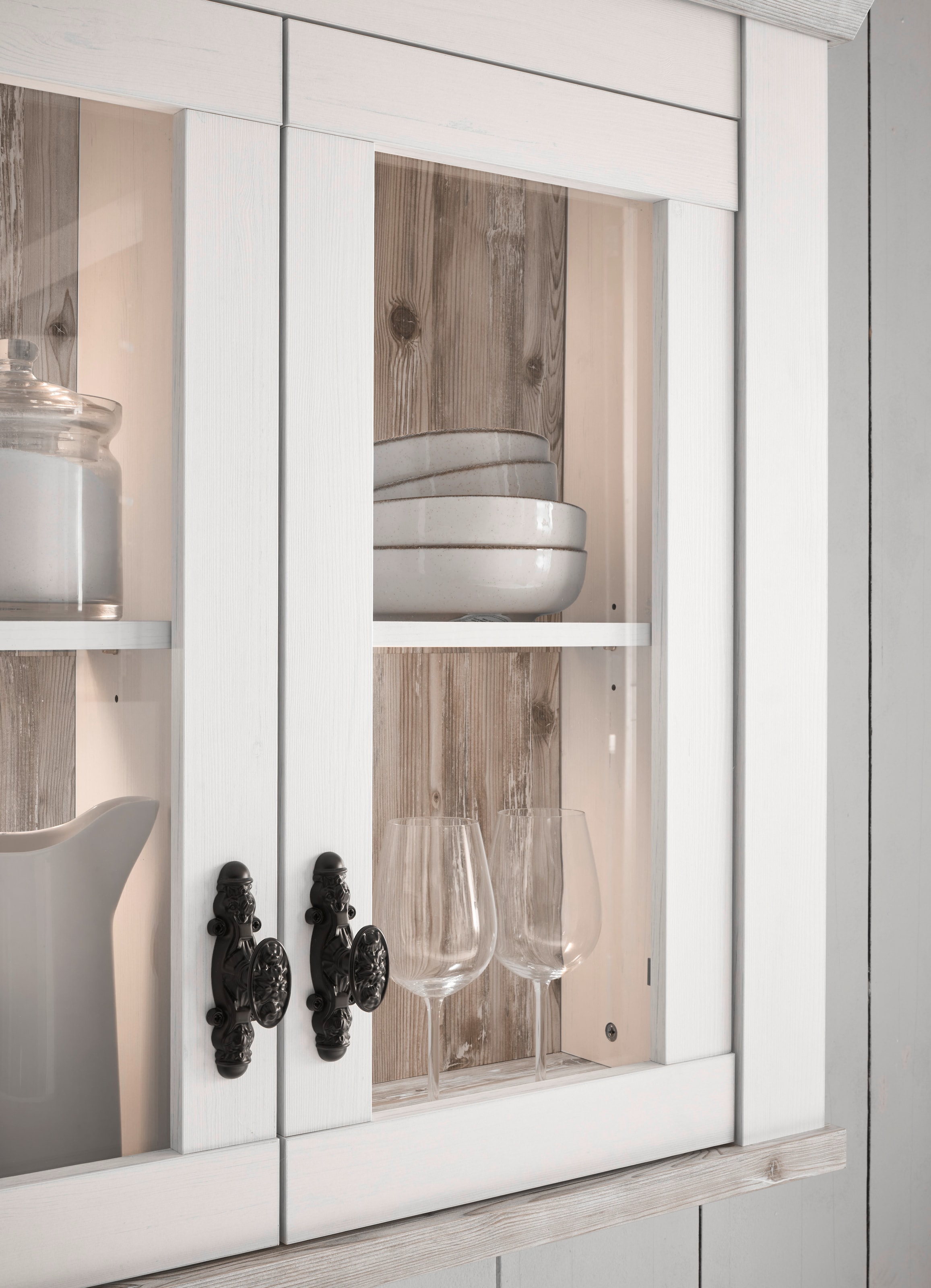 Home affaire Hängeschrank »Florenz, Glashängeschrank in Pinie Weiß, Wandschrank«, mit verschnörkeltem Metallgriff, im Landhausstil