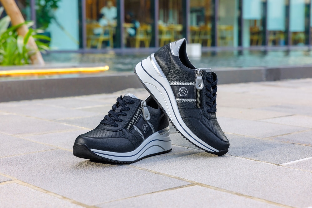 Remonte Keilsneaker  , Freizeitschuh, Halbschuh, Schnürschuh mit Metallic-Kontrastbesätzen