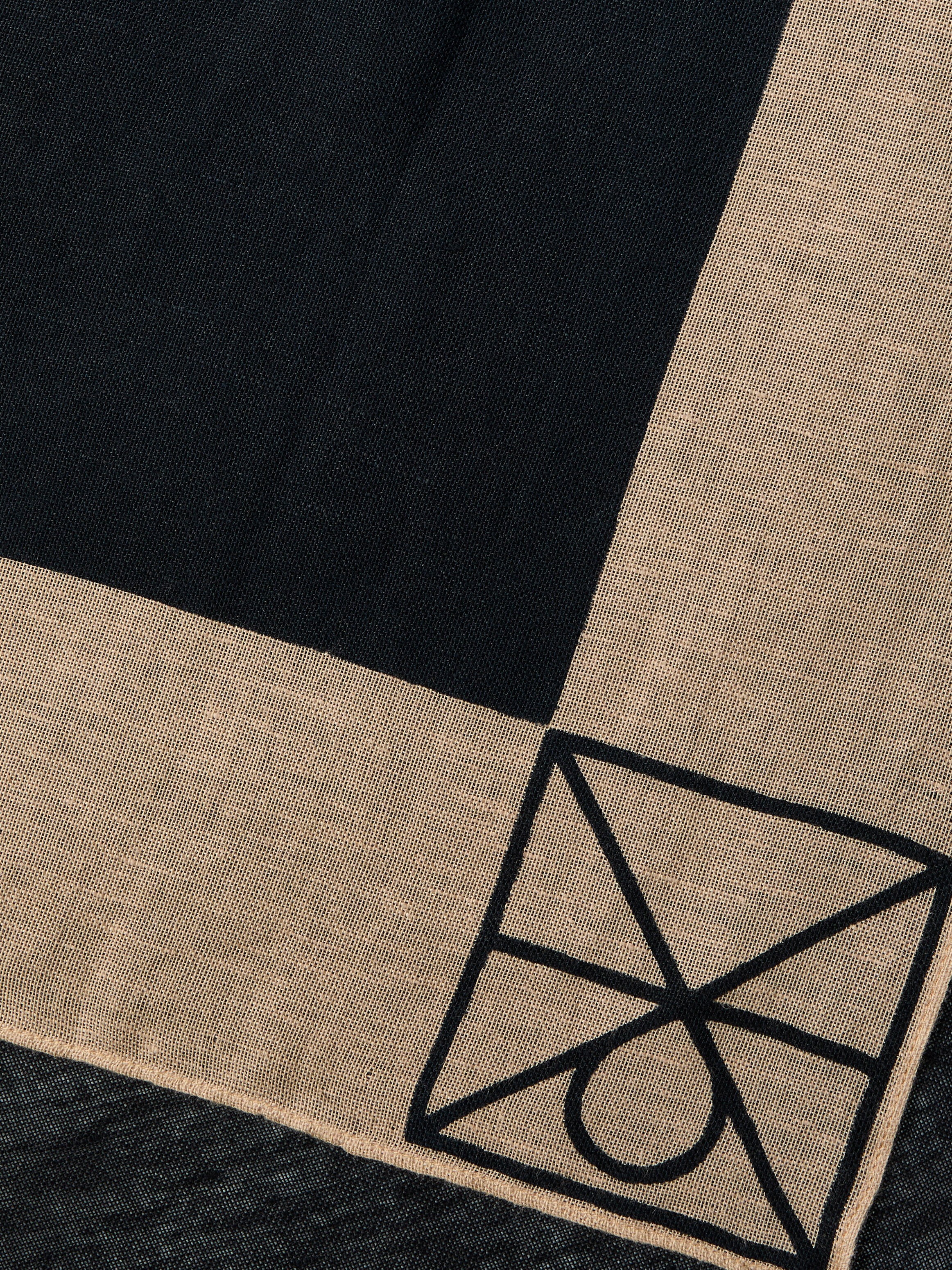 Calvin Klein Modetuch »LINEN BLEND EMBLEM PAREO SCARF« Mit Farbkontrasten