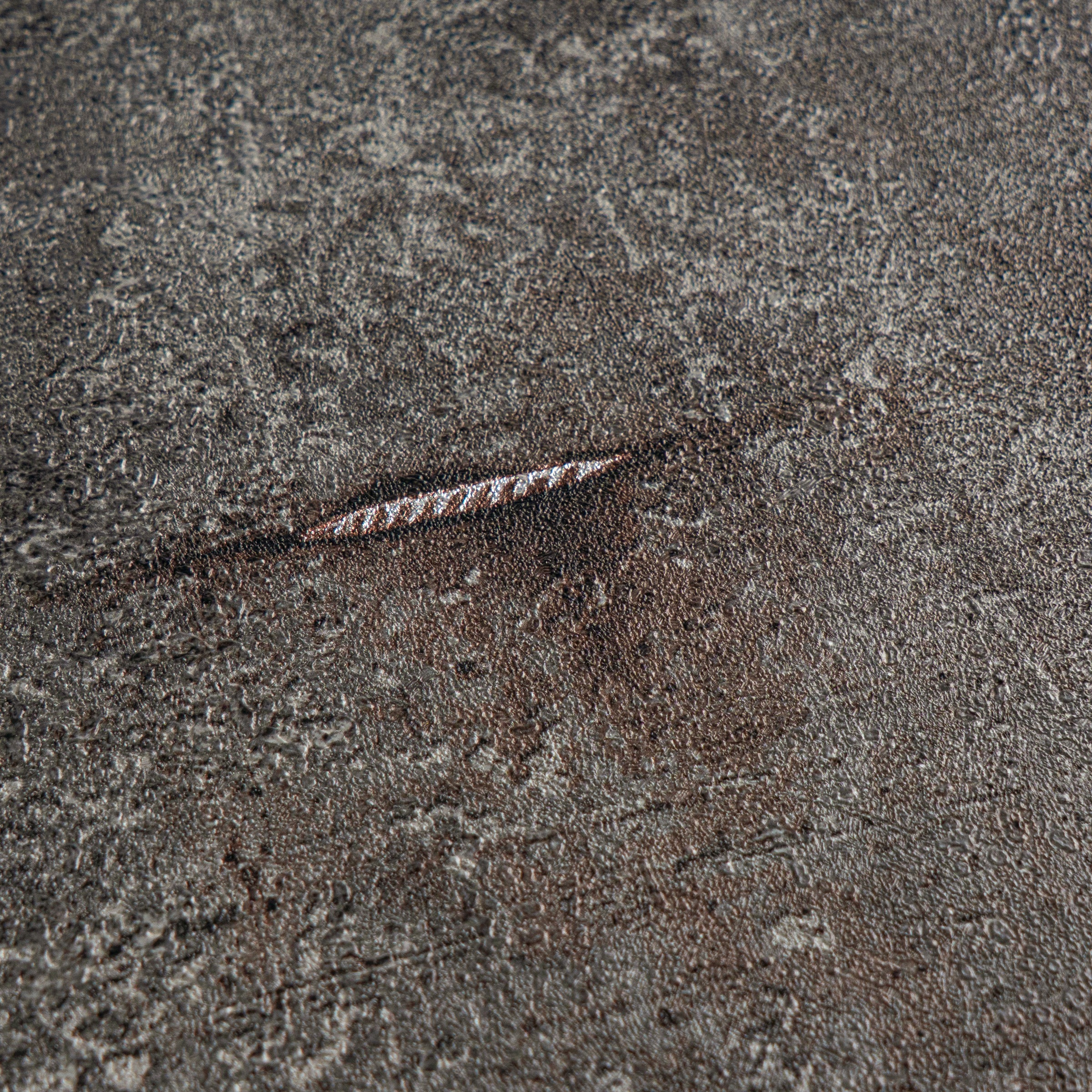 CosmoLiving by Cosmopolitan Vliestapete »Graphite Groove-Edge Betonoptiktapete« matt strukturiert Betonoptik mit modernem Industrial-Charme