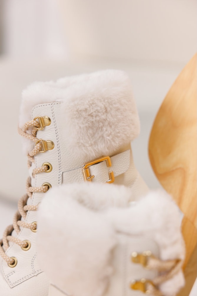 Remonte Winterboots »Elisabeth Hurley-Collection«, Schnürboots, Outdoorschuh, Schnürstiefelette mit Zierschnalle