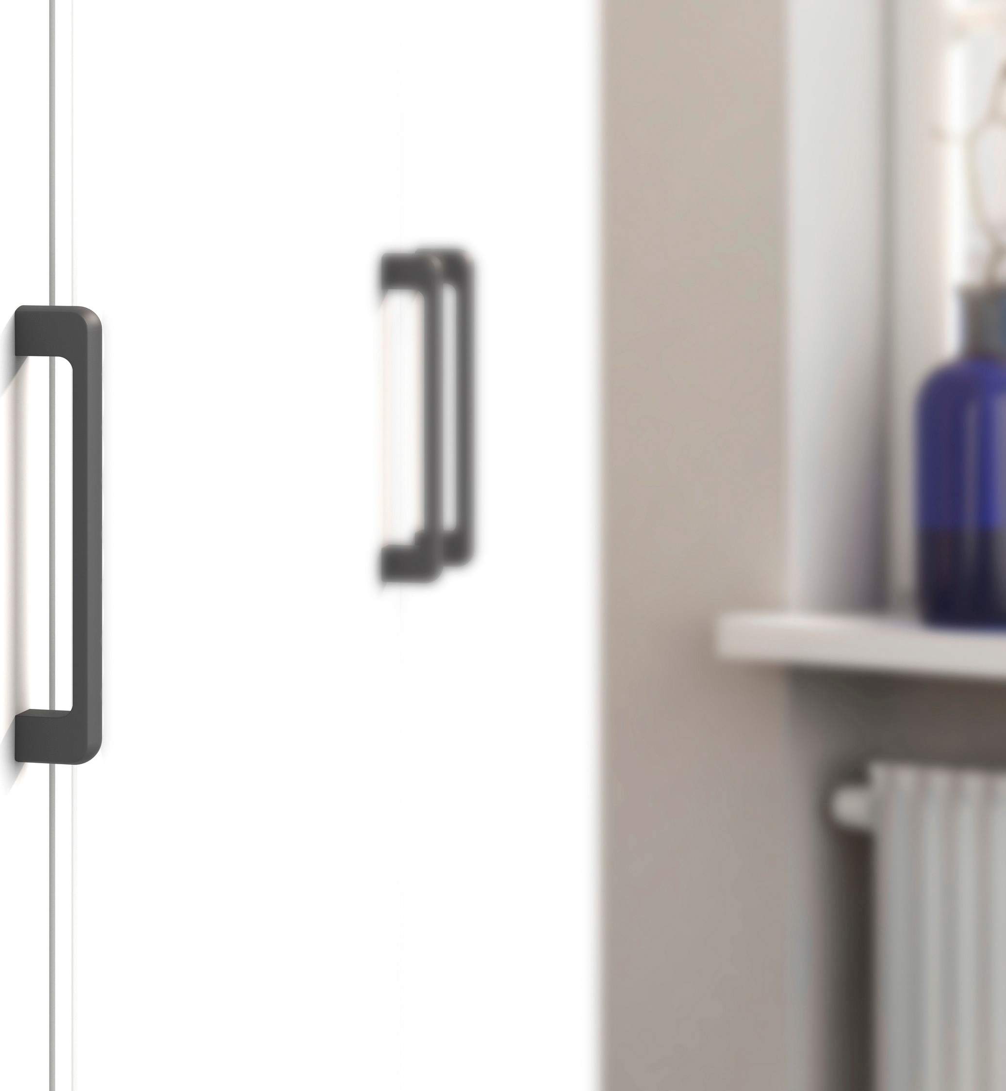 rauch Drehtürenschrank »Kleiderschrank Schrank Garderobe Wäscheschrank VOYAGER«, (in 3 verschiedenen Ausstattungen BASIC/CLASSIC/PREMIUM), moderne Griffe in Graumetallic mit Außenschubkästen MADE IN GERMANY