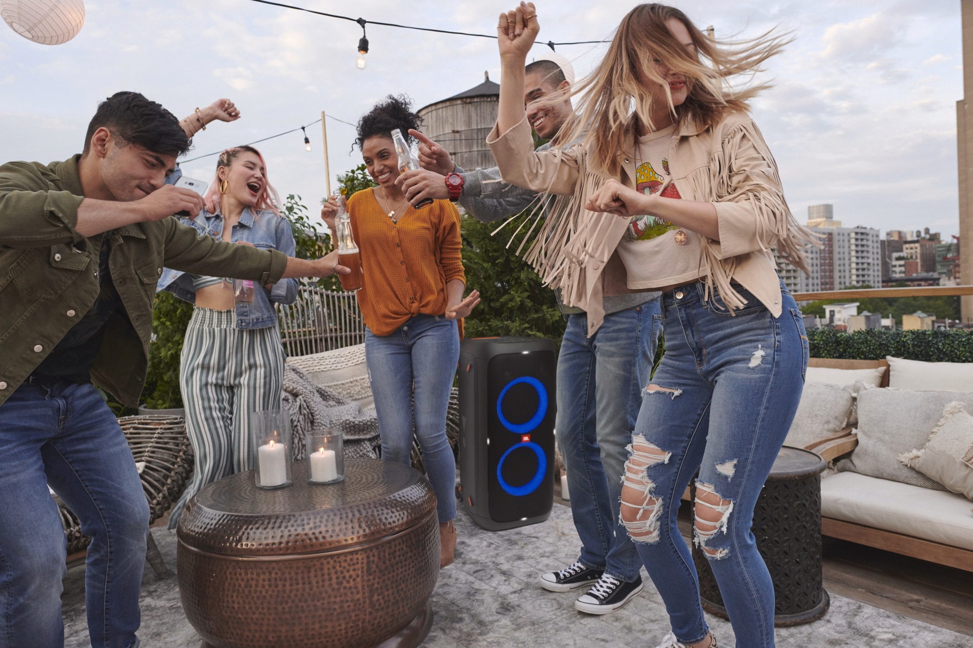 JBL Party-Lautsprecher »PartyBox 310« (A2DP Bluetooth | AVRCP Bluetooth | Bluetooth Beleuchtungseffekte | LED Licht (WRGB) 240 W) Spektakuläre Lichteffekten und kraftvoller JBL Signature Sound