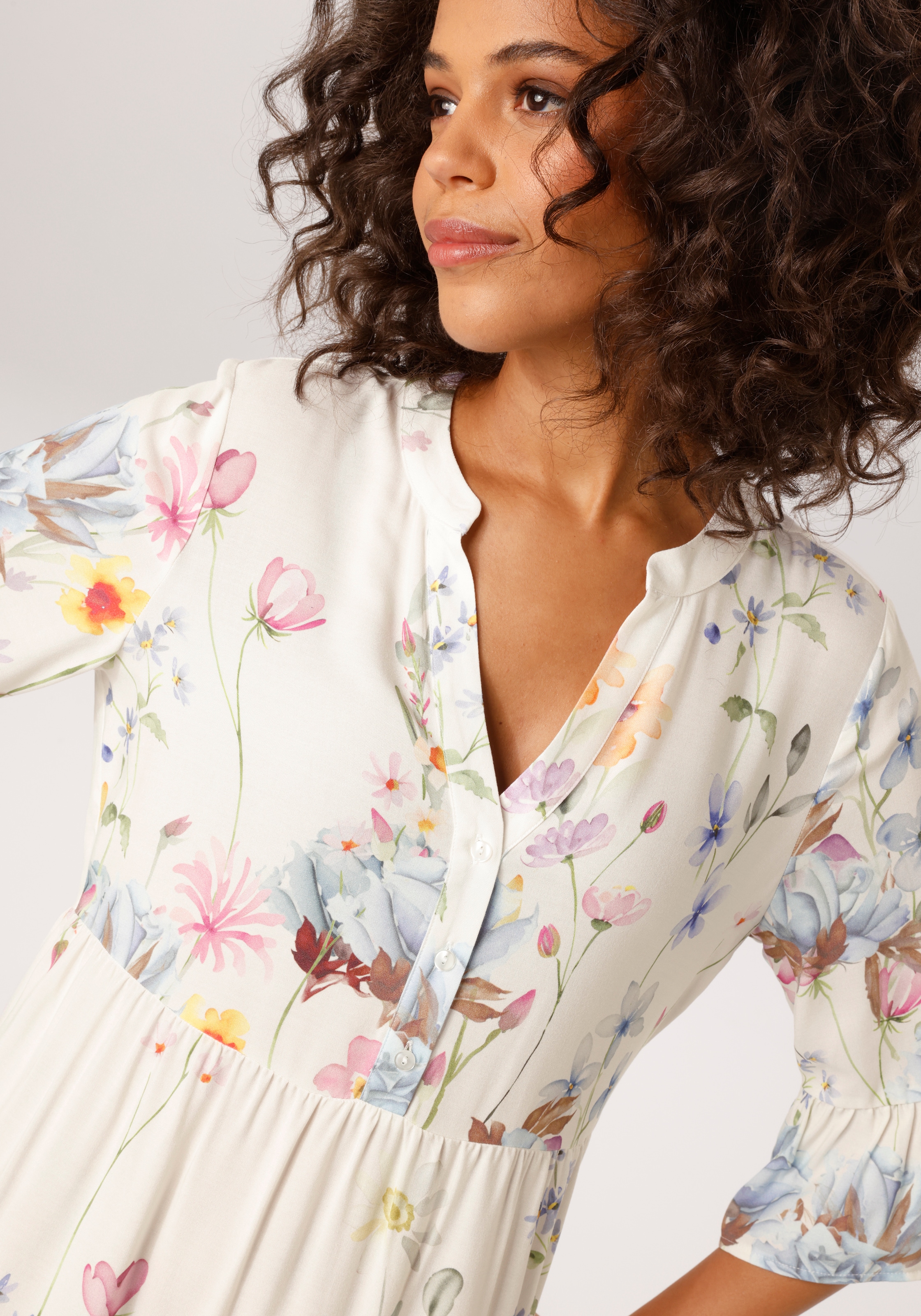 Aniston CASUAL Tunikakleid mit malerischen Blumen bedruckt