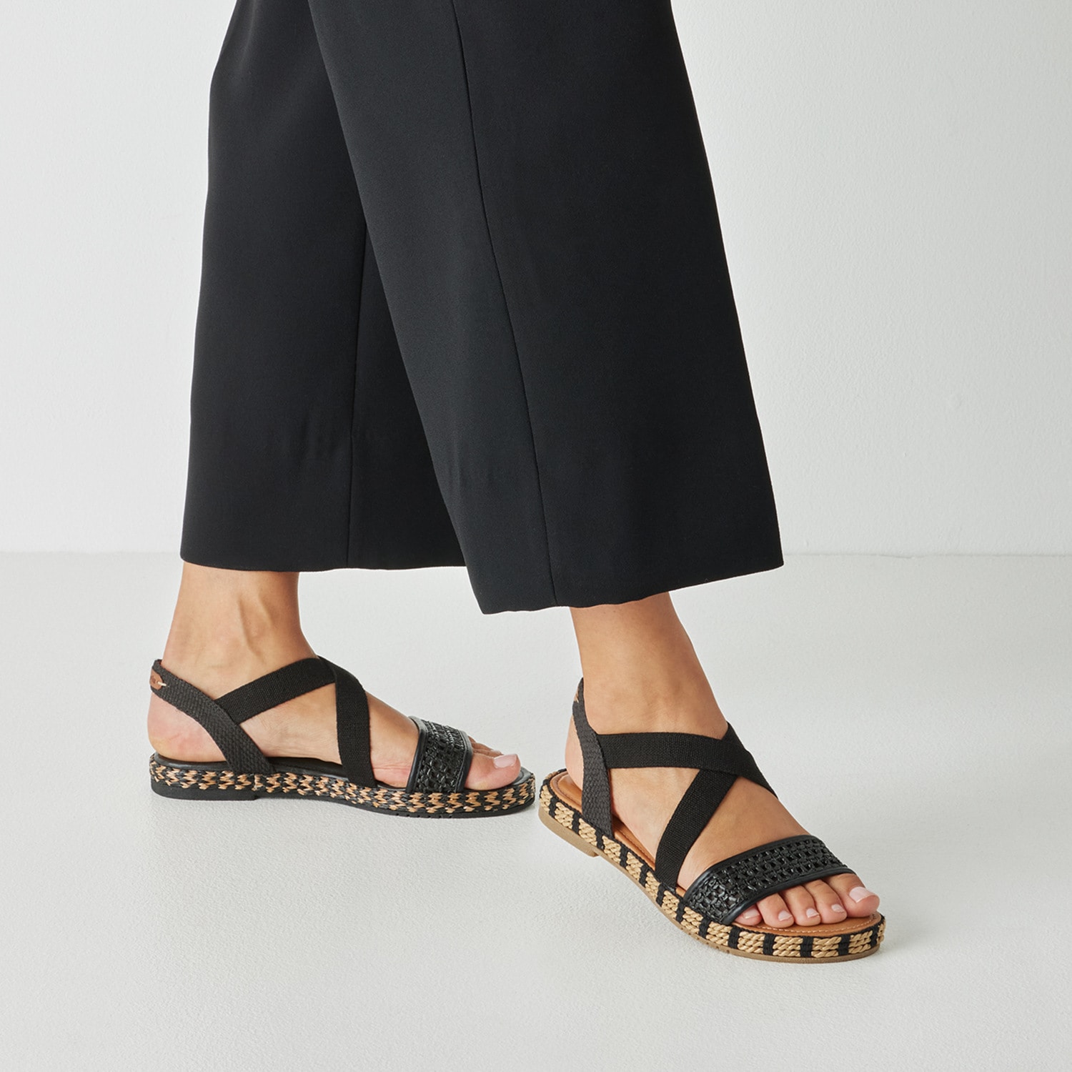 Tamaris Riemchensandale  Sommerschuh, Sandalette mit bestickter Sohle