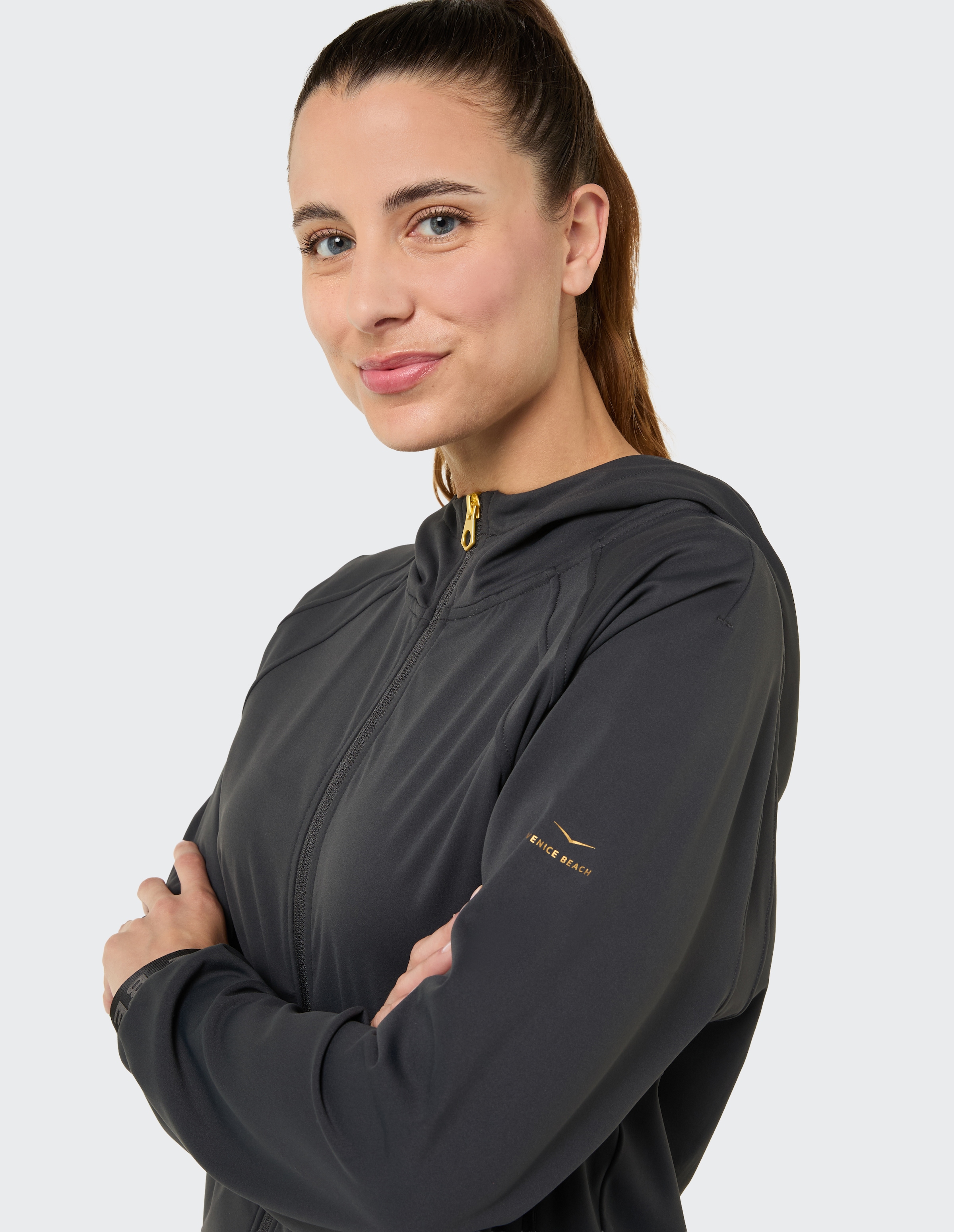 Venice Beach Sweatjacke »D JOGGINGJACKE SIENNA« für Erwachsene konzipiert