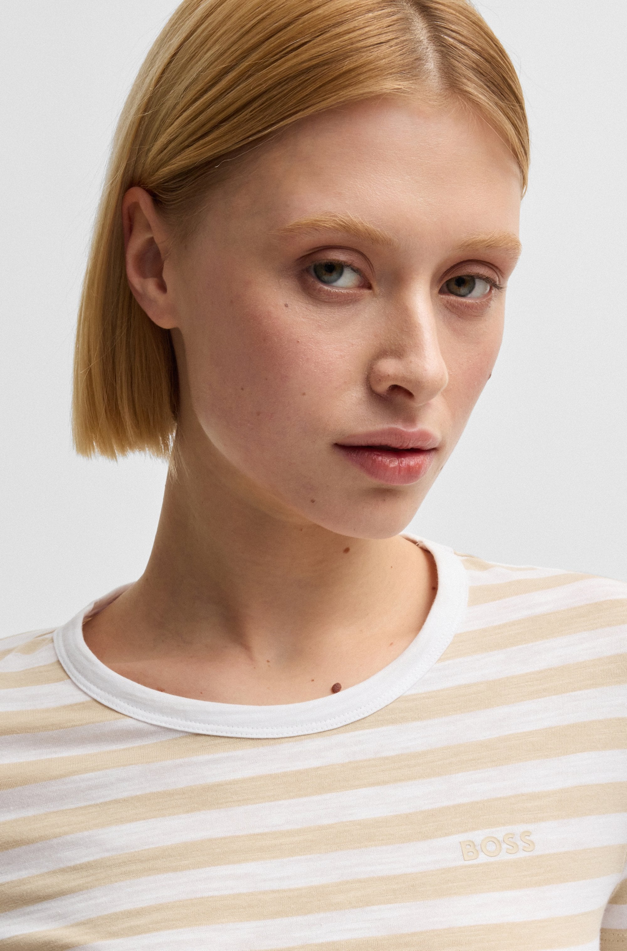 BOSS ORANGE T-Shirt »Esla Striped Premium Damenmode«, Premium Damenmode, im gestreiften Design