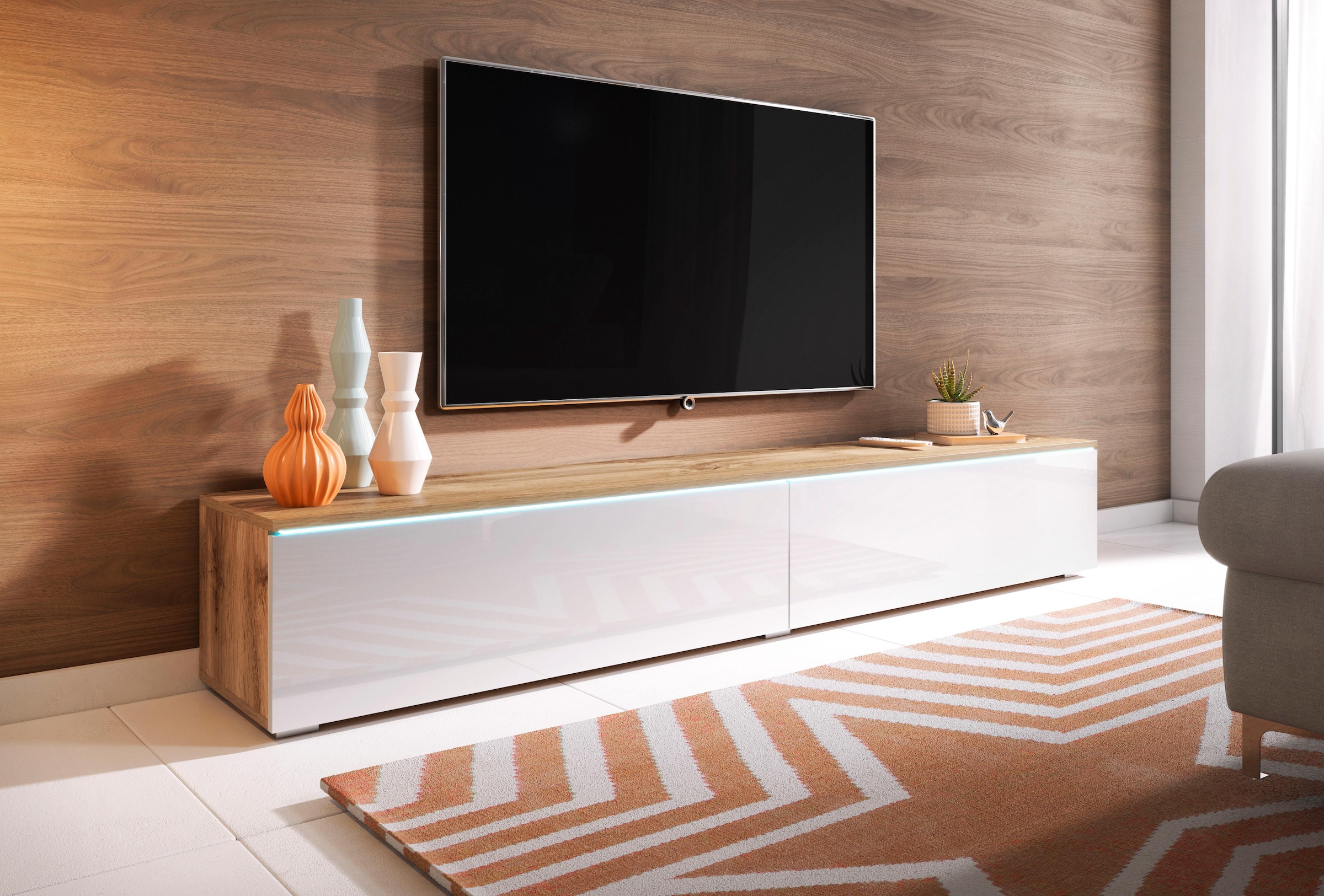 INOSIGN Lowboard »LOWBOARD VERA, wahlweise mit oder ohne Beleuchtung«, Modernes griffloses TV-Board, 180 cm TV-Schrank, stehend und hängend