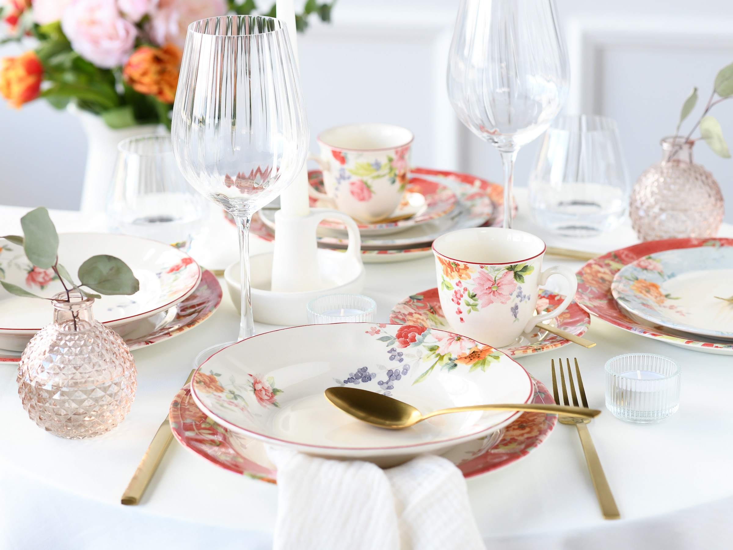 CreaTable Tafelservice »Crimson Bunt, Service 12-tlg.« Teller Set, Blütendekor, Designklassiker