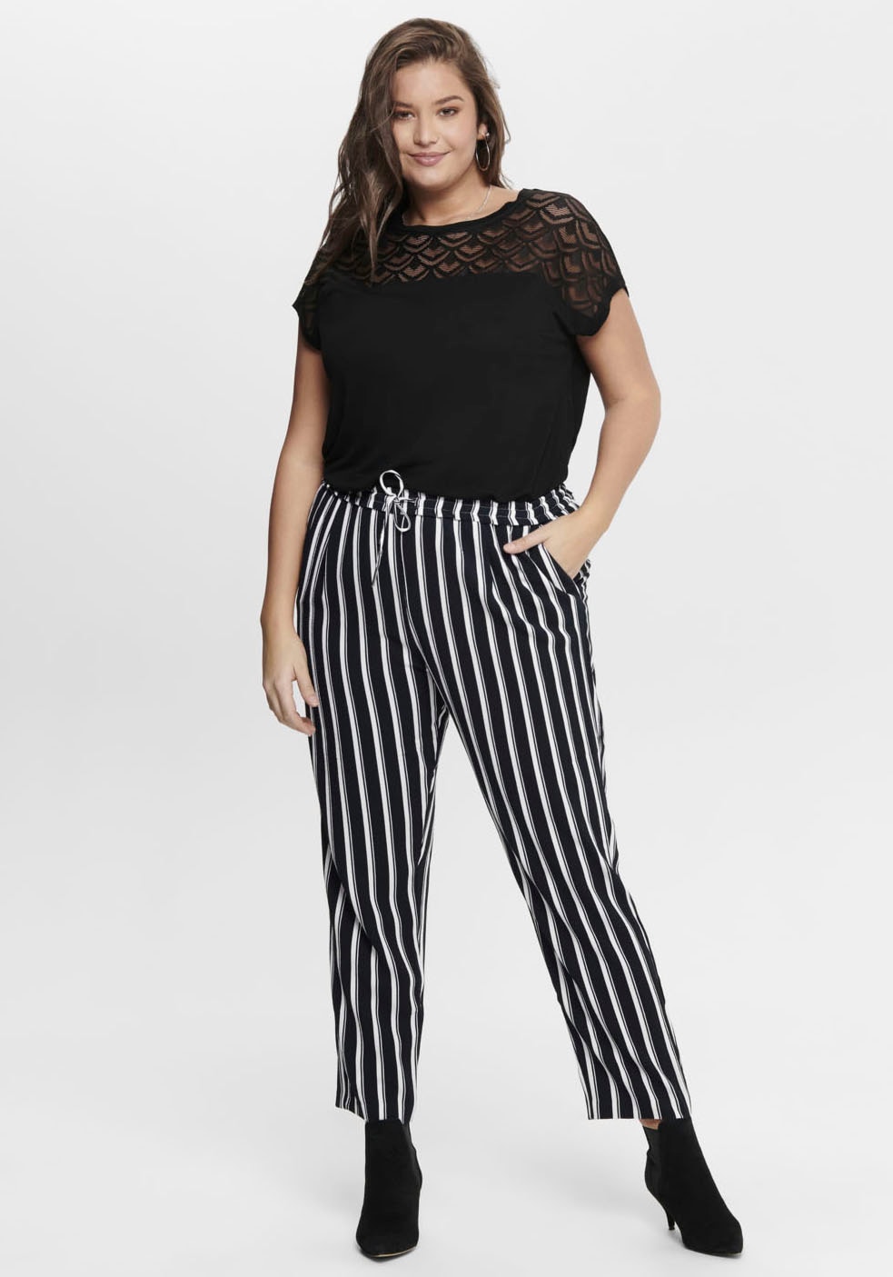 ONLY CARMAKOMA Longshirt »CARFLAKE« vorn in Spitzenoptik