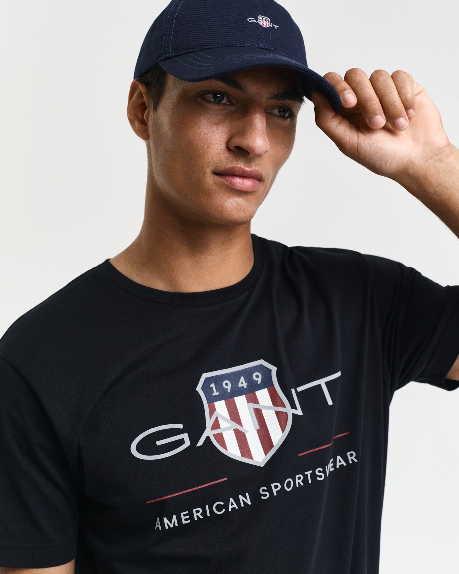 Gant T-Shirt »REG ARCHIVE SHIELD SS T-SHIRT« mit Logodruck auf der Brust