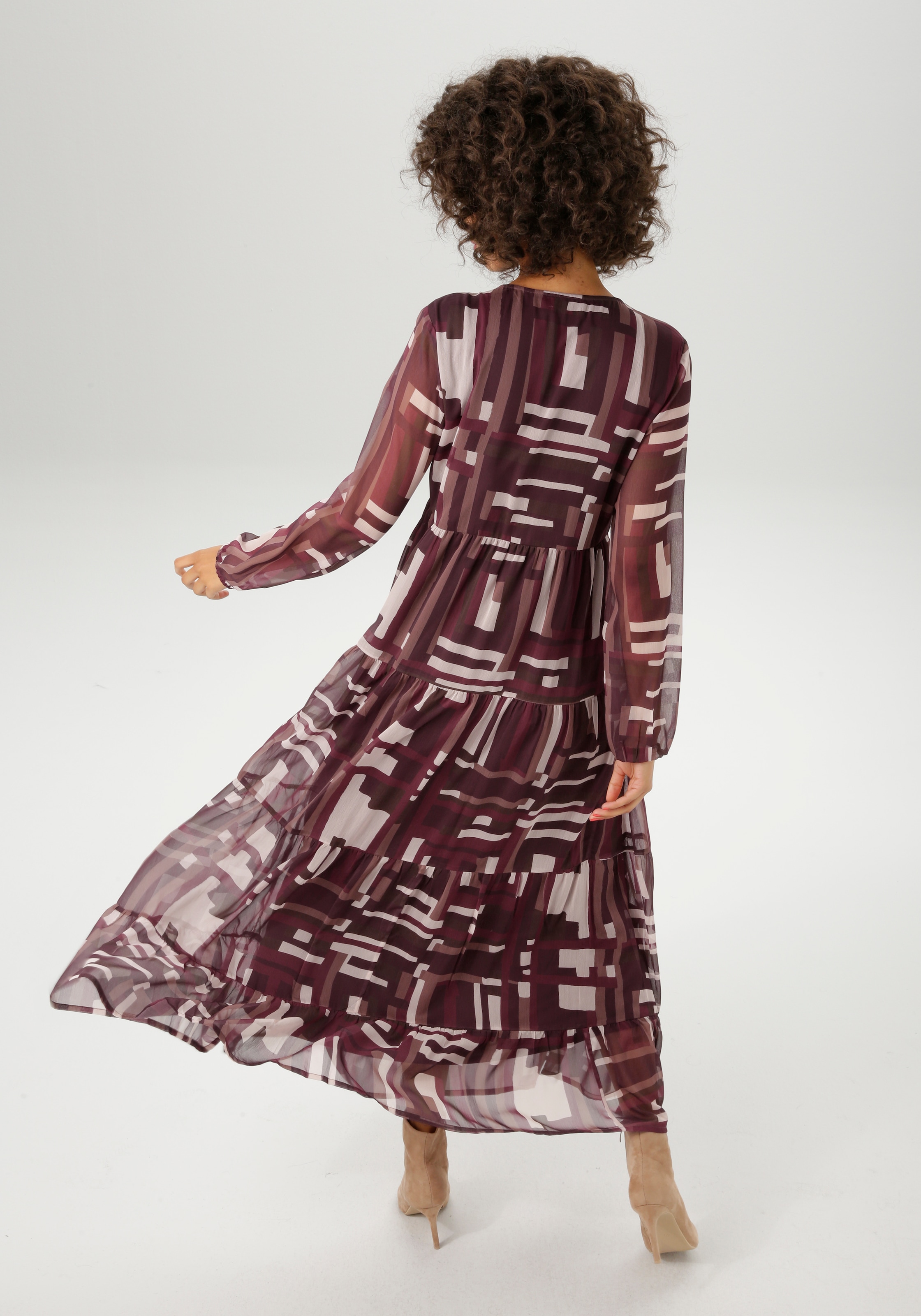 Aniston CASUAL Maxikleid, mit trendfarbigem, grafischen Muster - NEUE KOLLEKTION
