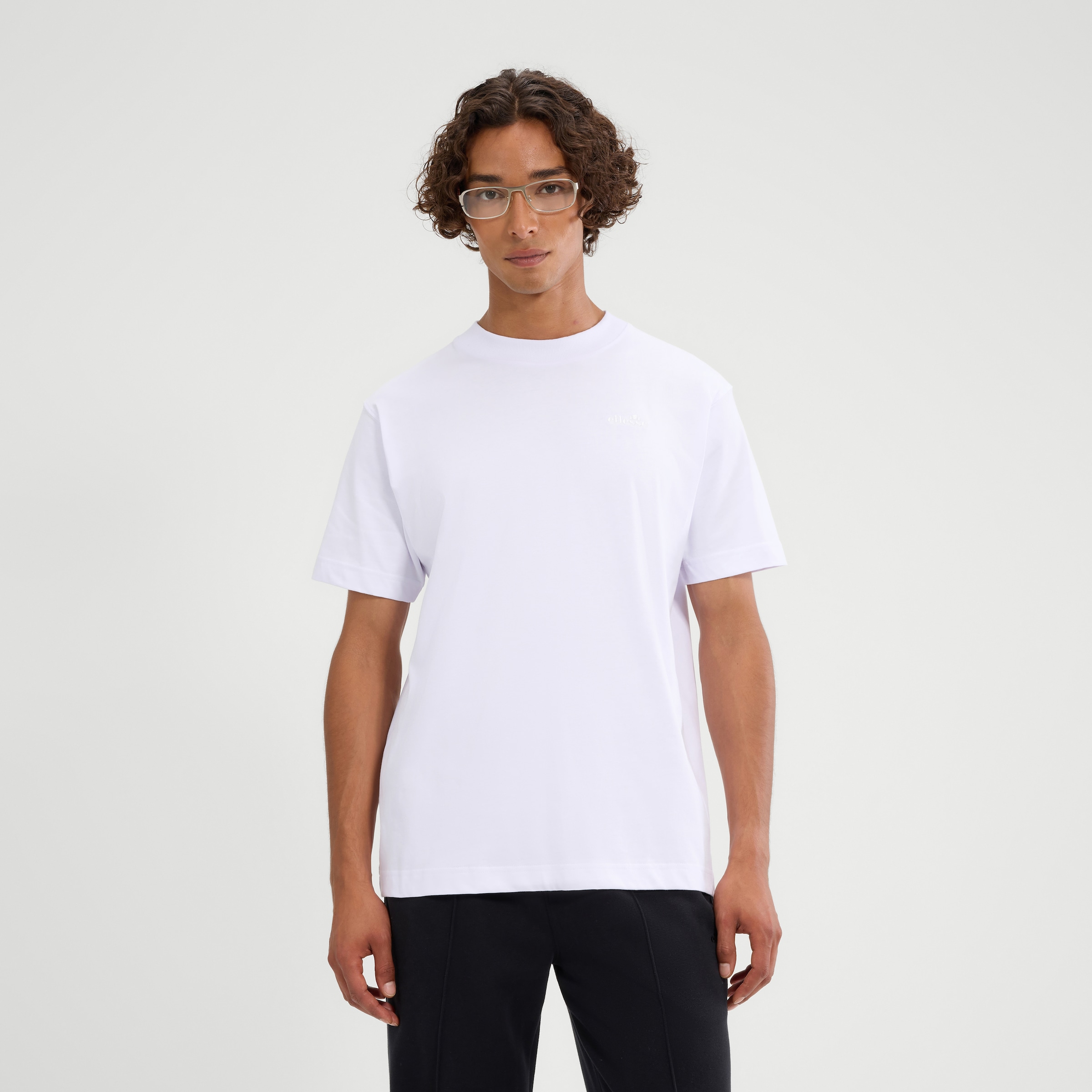 Ellesse T-Shirt »ACCIANO T SHIRT« mit dichter Stickerei auf der Brust, aus Baumwolle