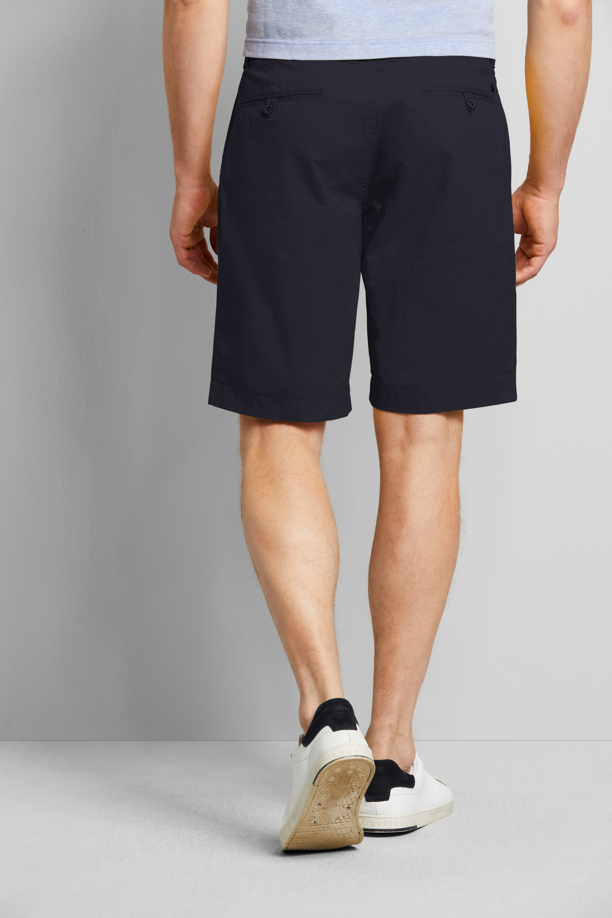 2. Bild von bugatti Shorts, in einem cleanen Look